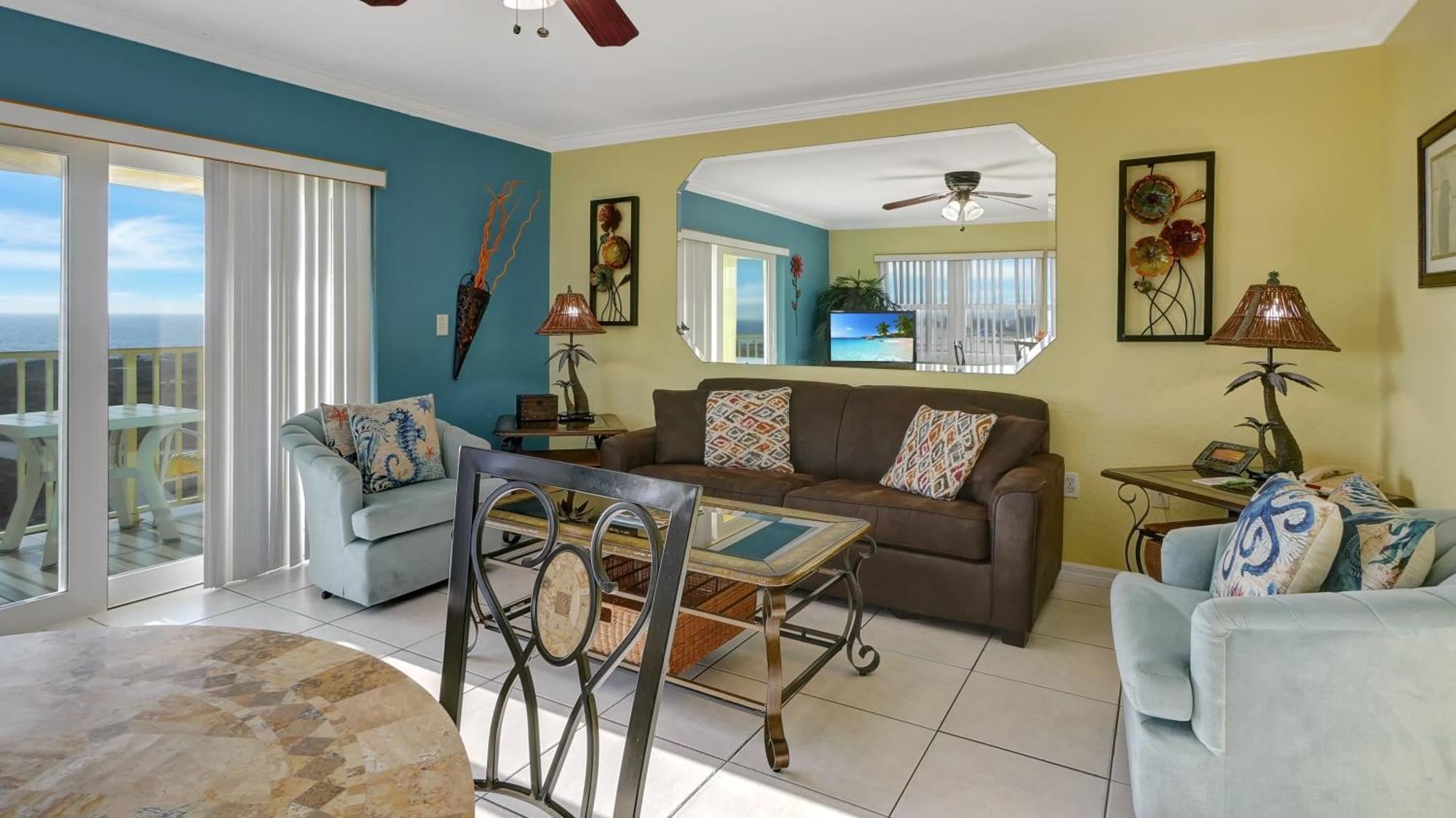 Two-Bedroom Apartment Private Balcony Ocean View