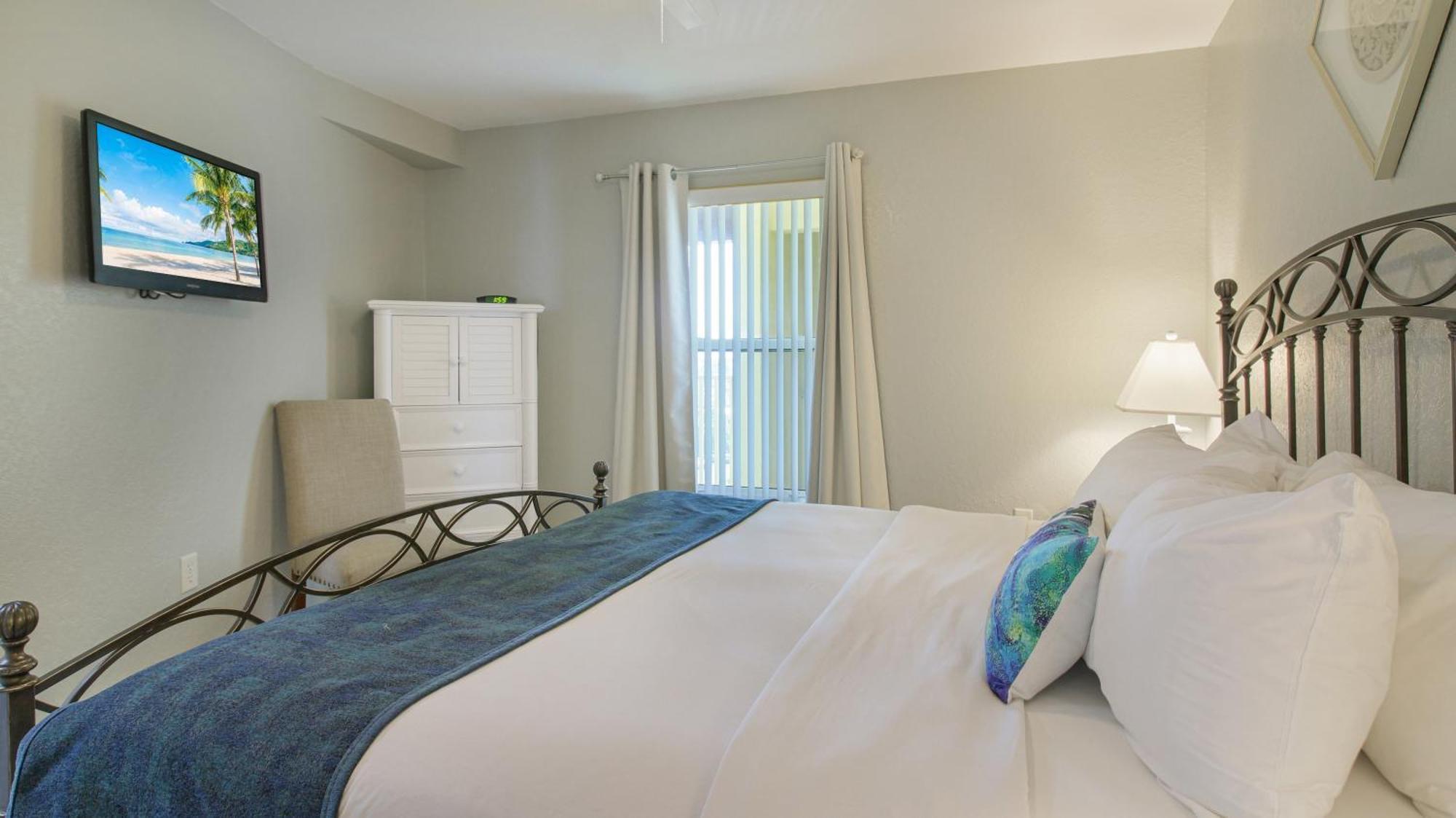 One-Bedroom Apartment Private Balcony Ocean View