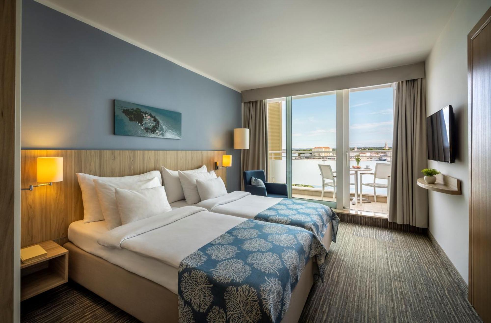 Room 2 Seaview Hotel
