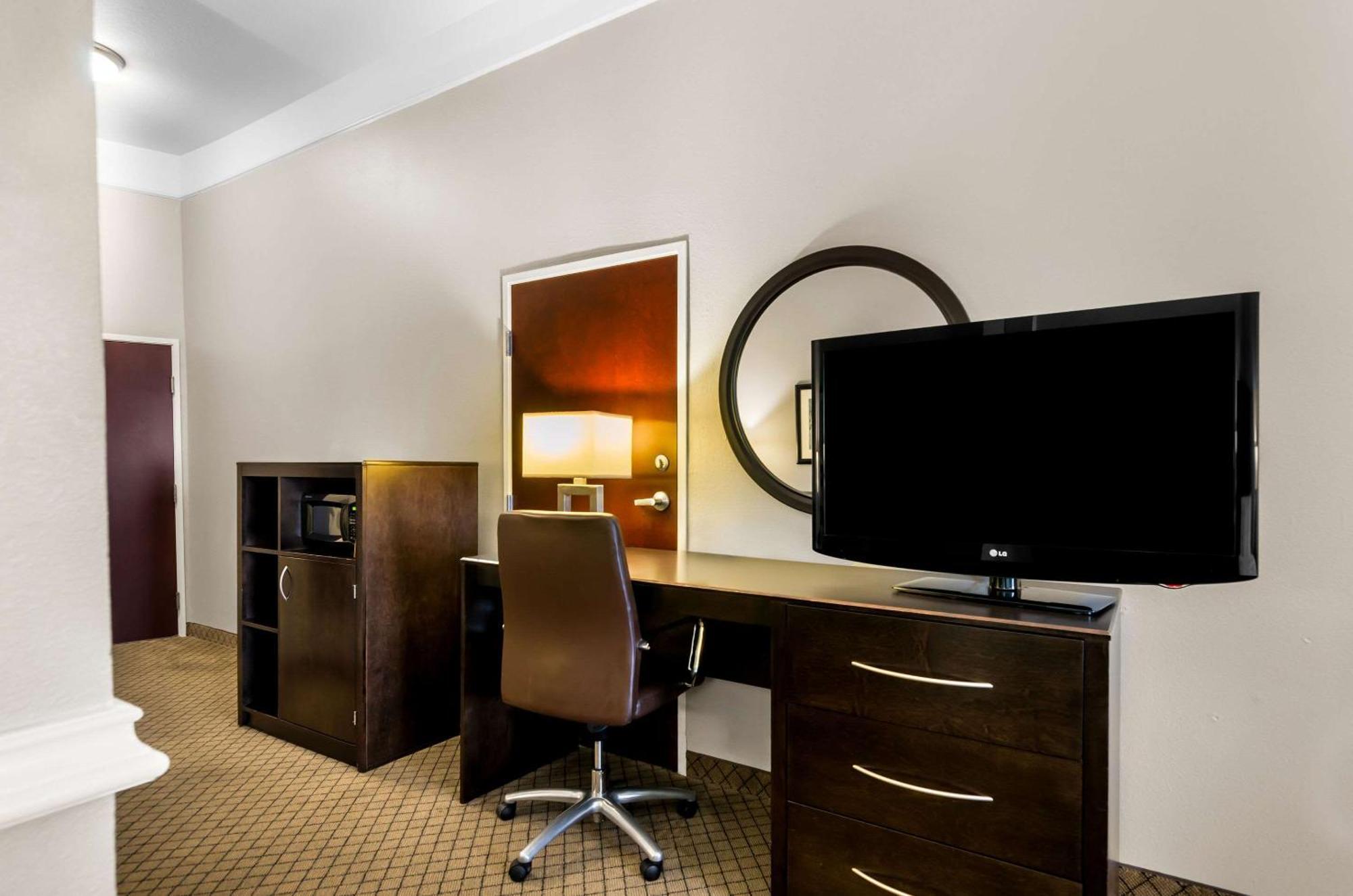 Suite with Two Queen Beds - Accessible/Non-Smoking