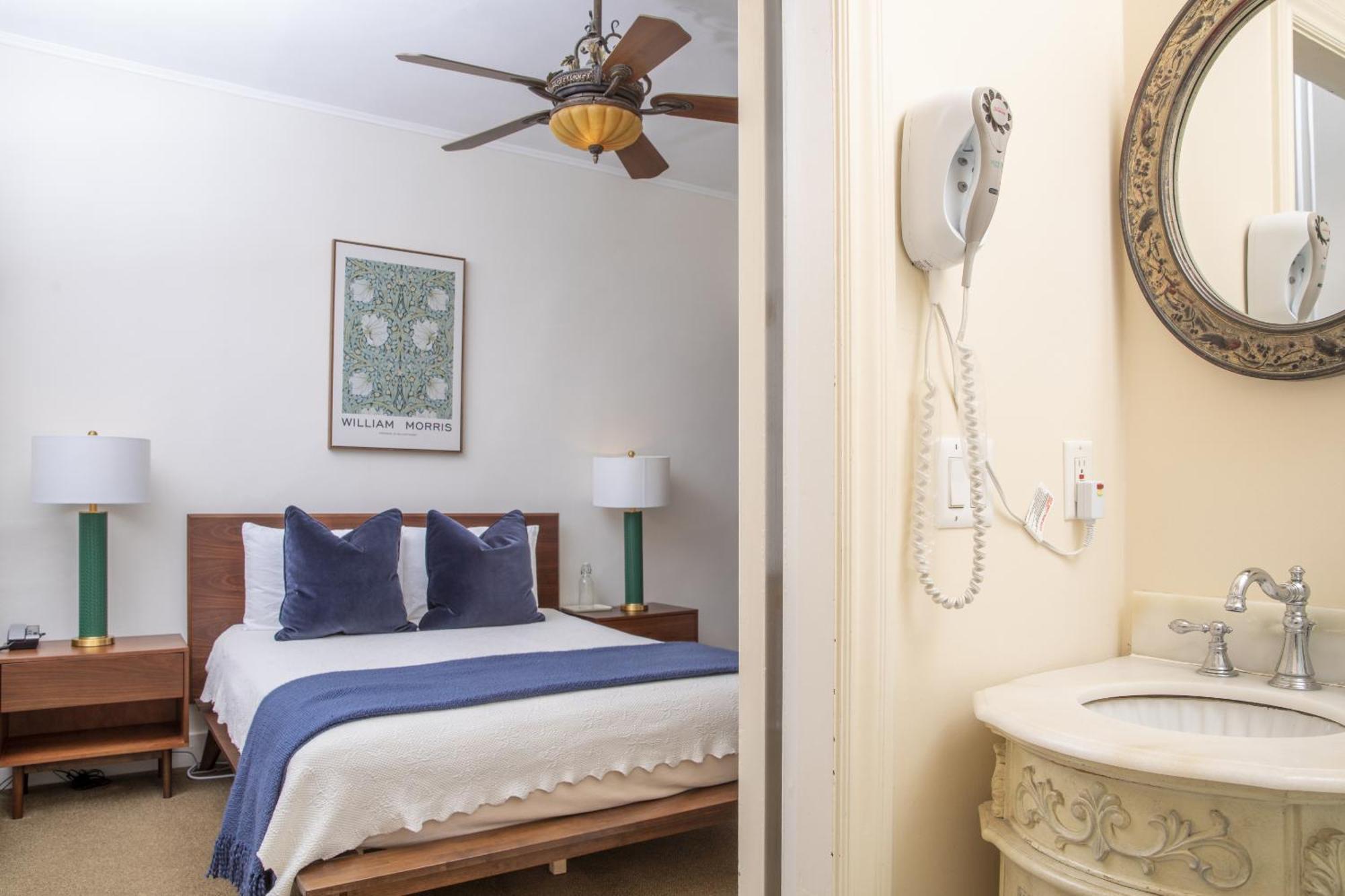 Standard Queen Room