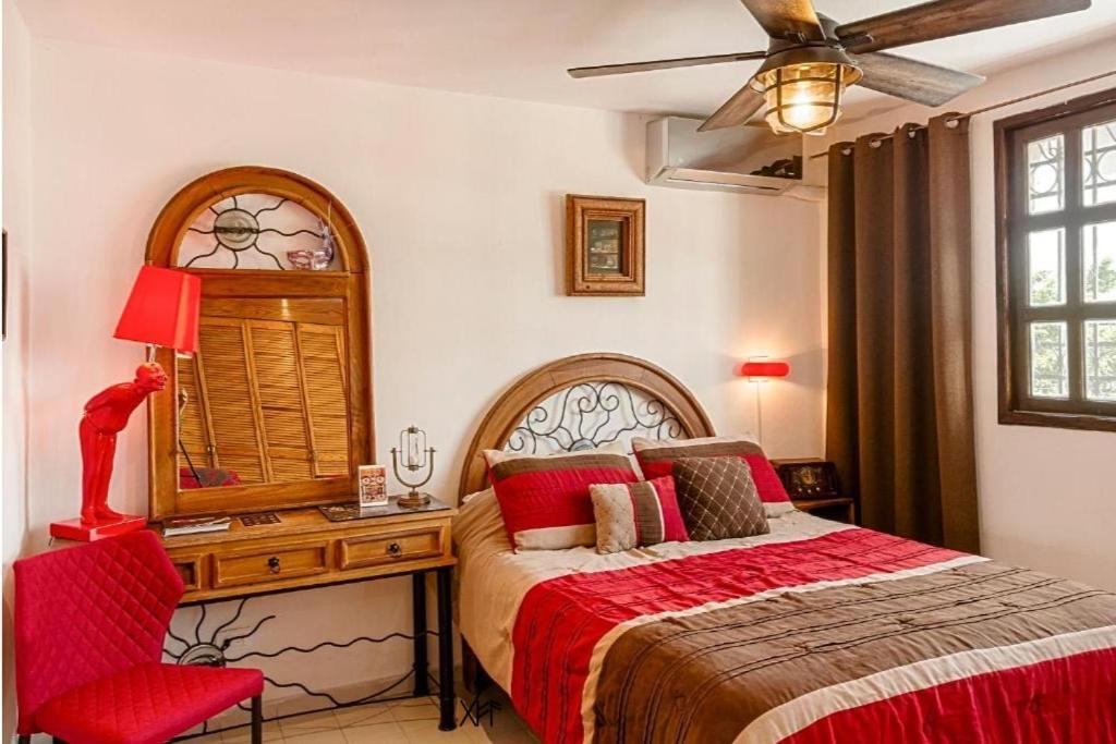 Deluxe Double Room Shower