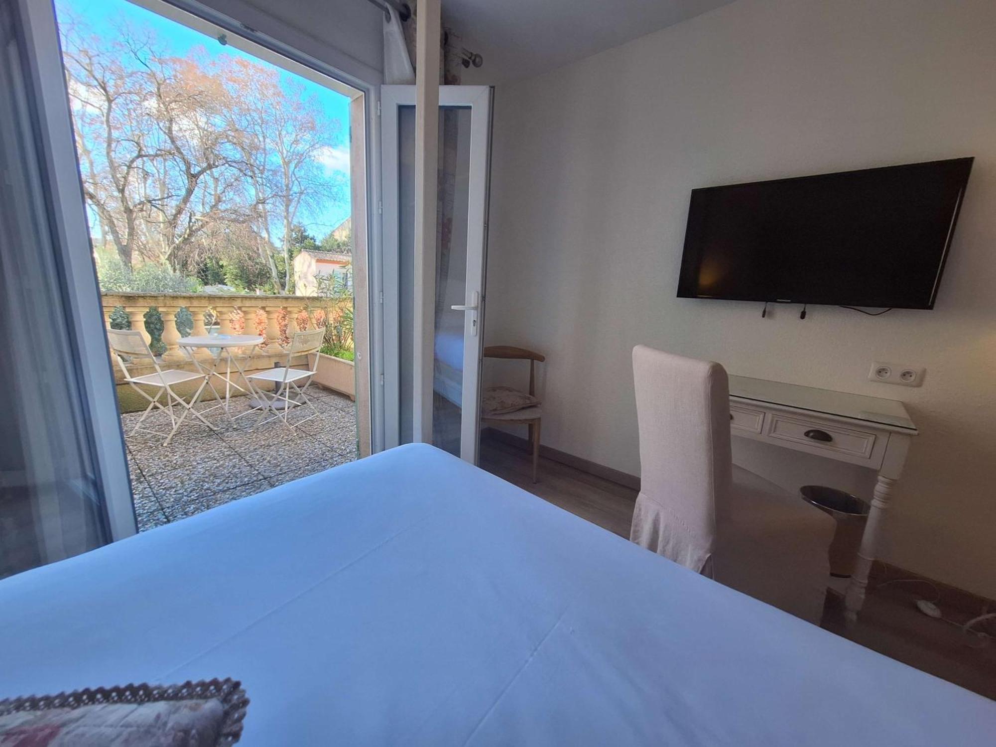 Superior Queen Room Pool View