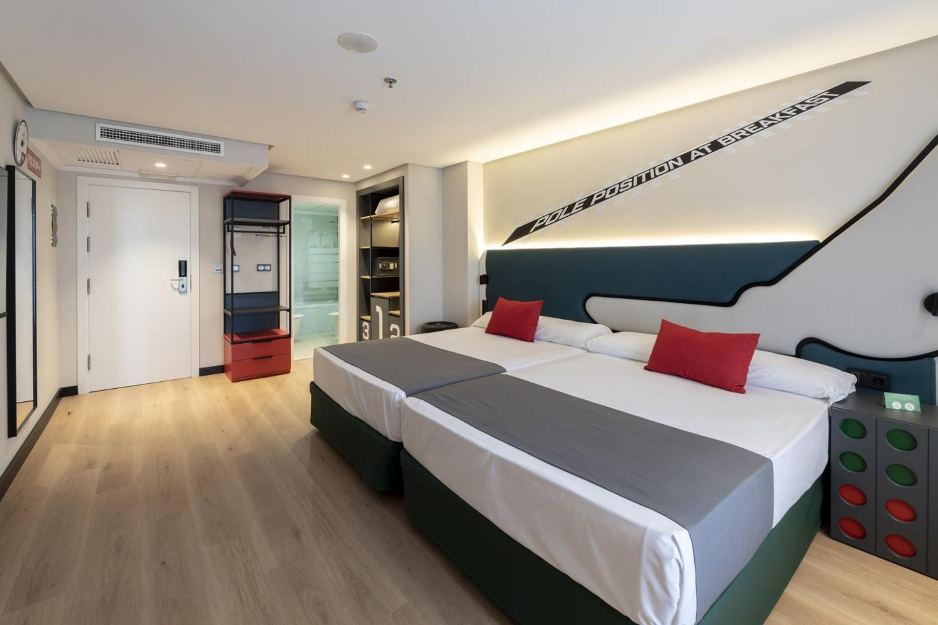 F1 Superior Quadruple Room Motor