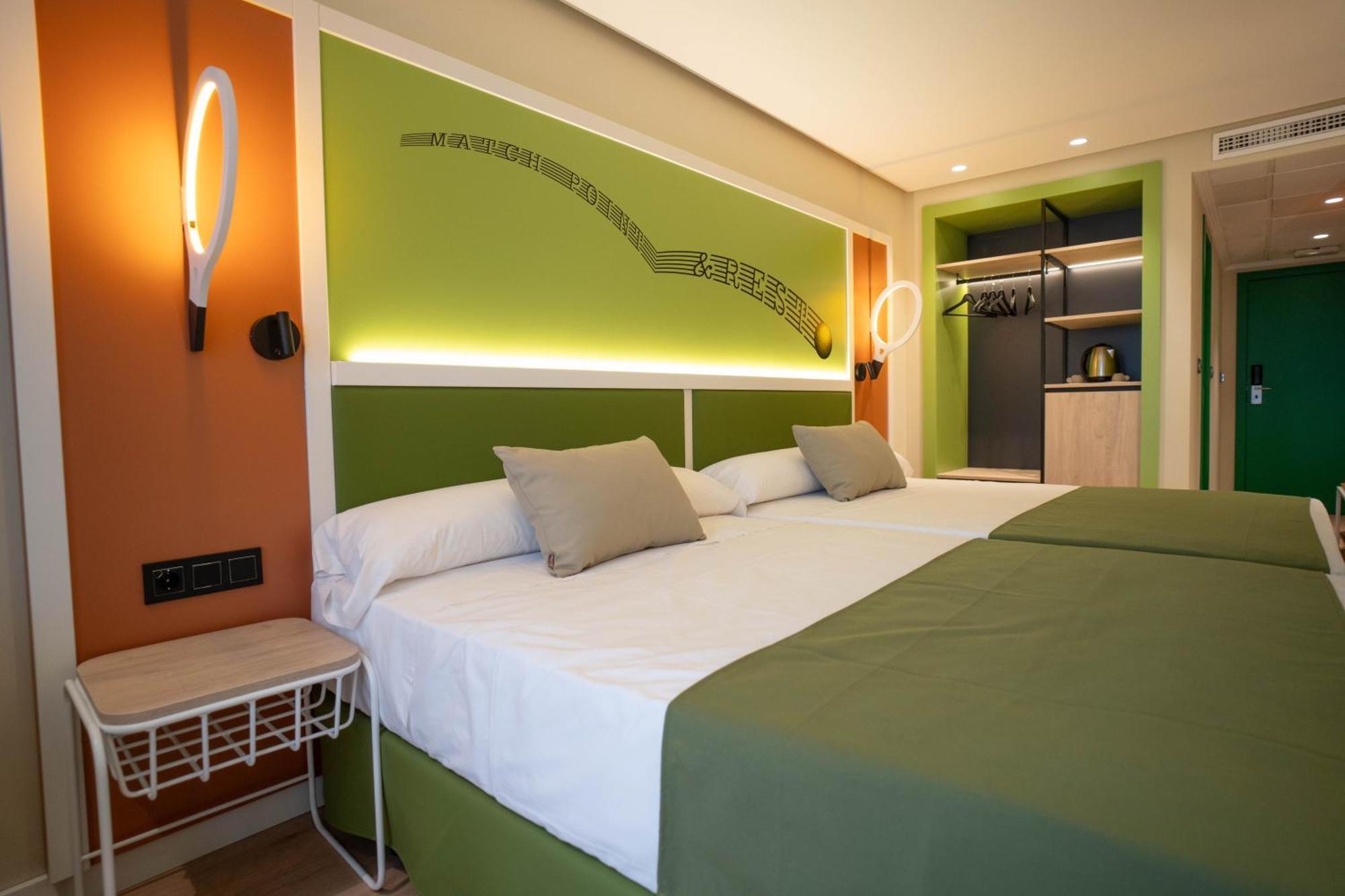 Match Point Quadruple Room Tennis