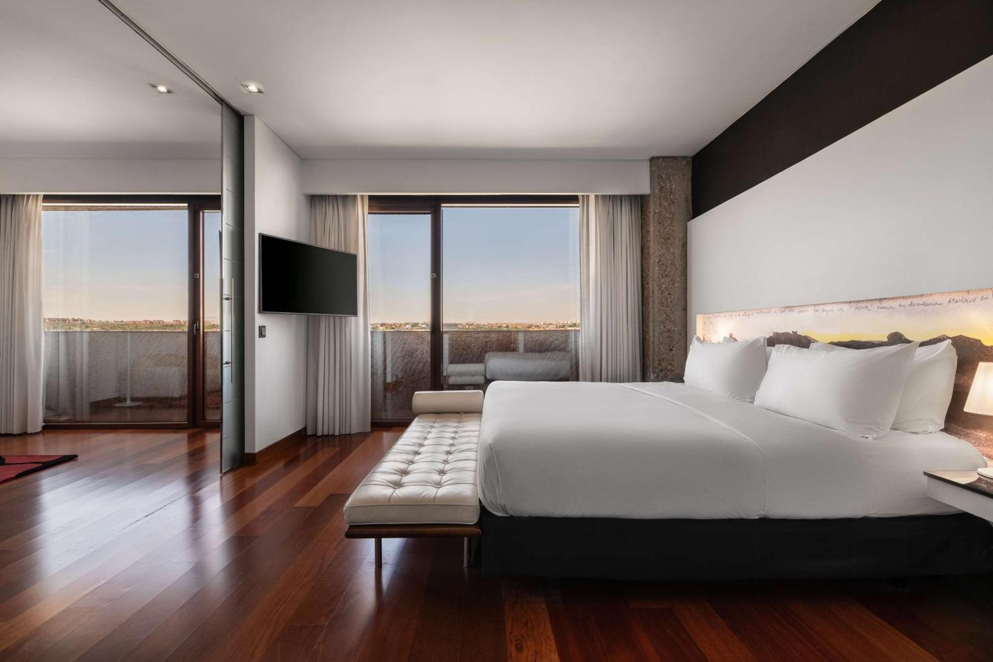 One-Bedroom King Suite,1622014926:JPEG