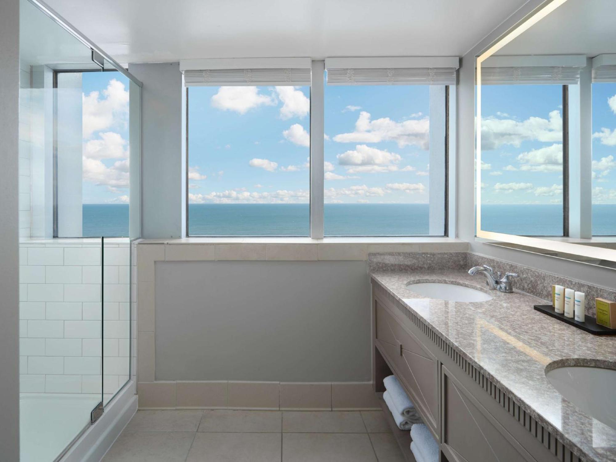1 King Deluxe Oceanfront Suite,1622020600:JPEG