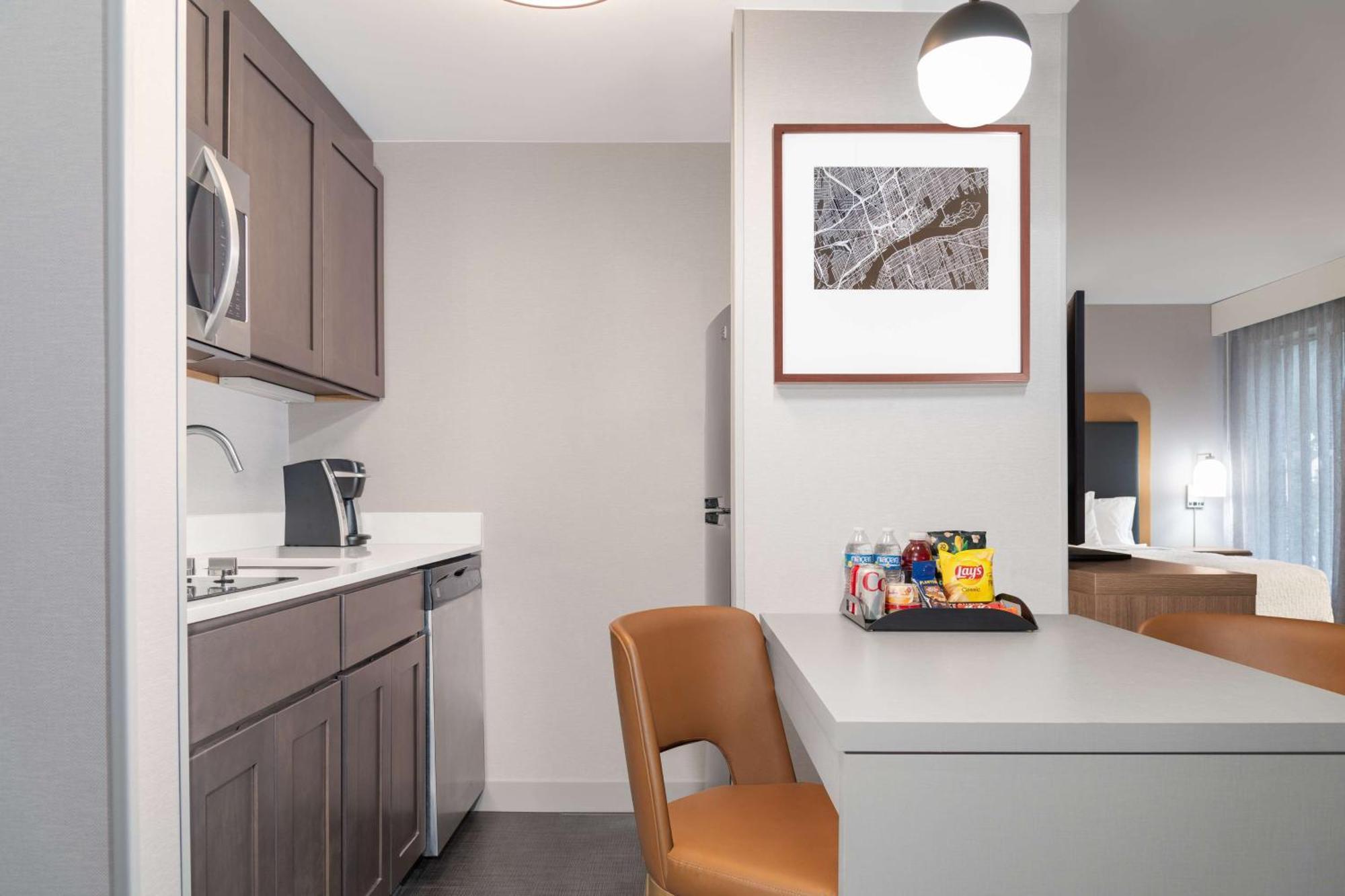 Premium King Studio Suite - Non-Smoking