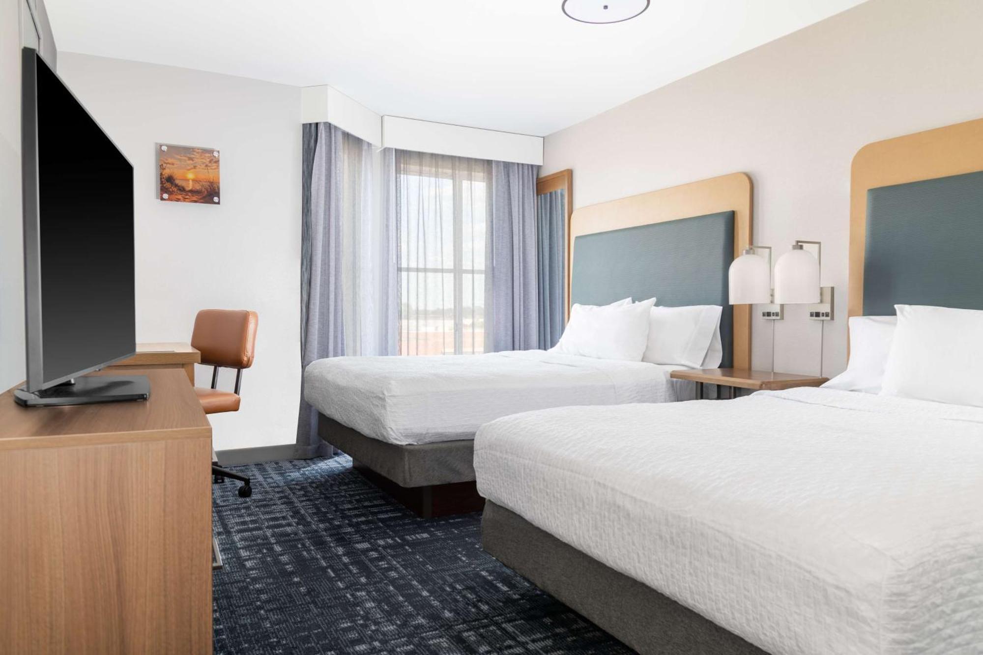 Queen Suite with Two Queen Beds - Mobility Access/Non-Smoking