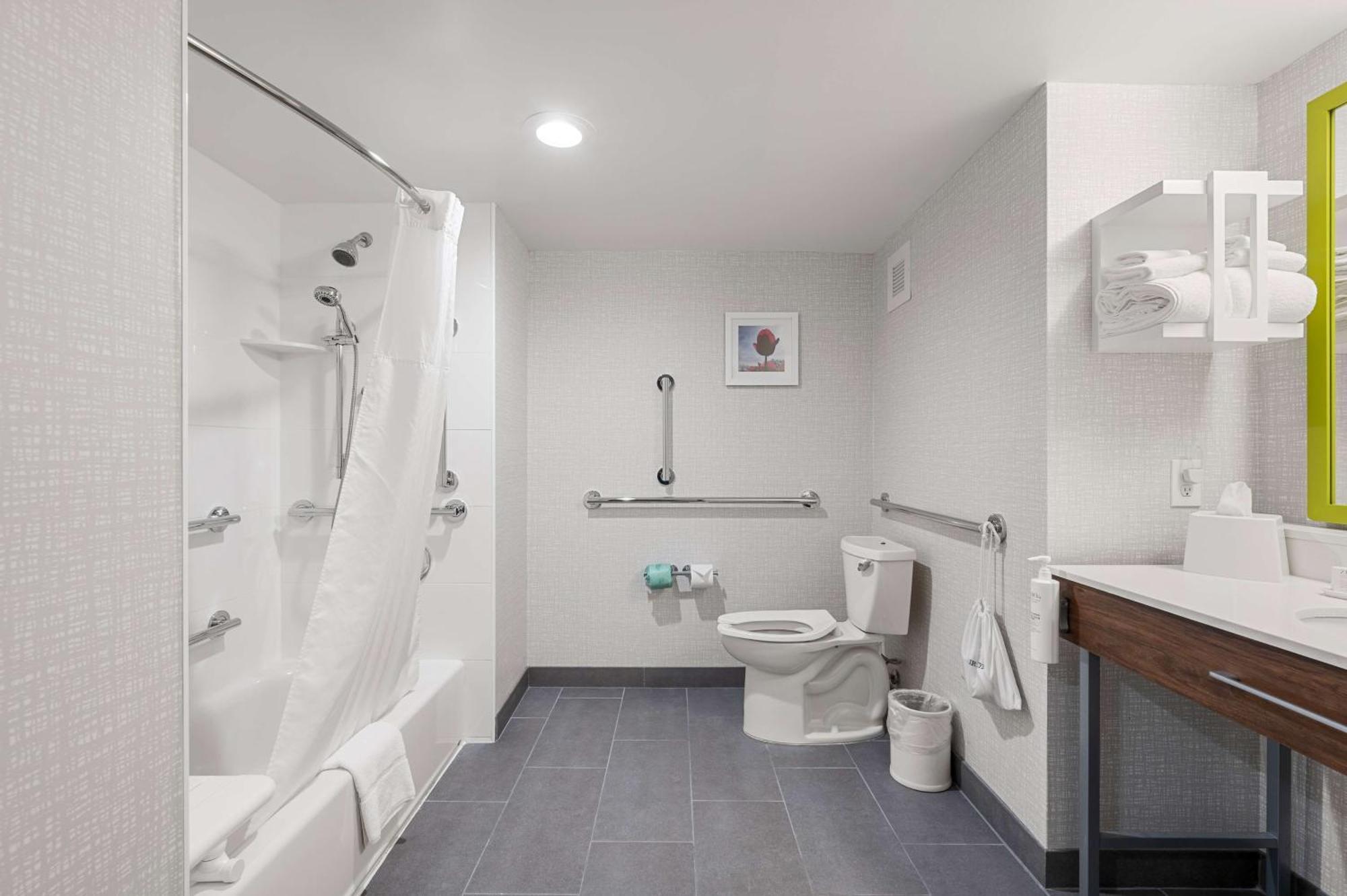 King Room Accessible Tub Mobility Hearing Access or Non-Smoking,1772903935:JPEG