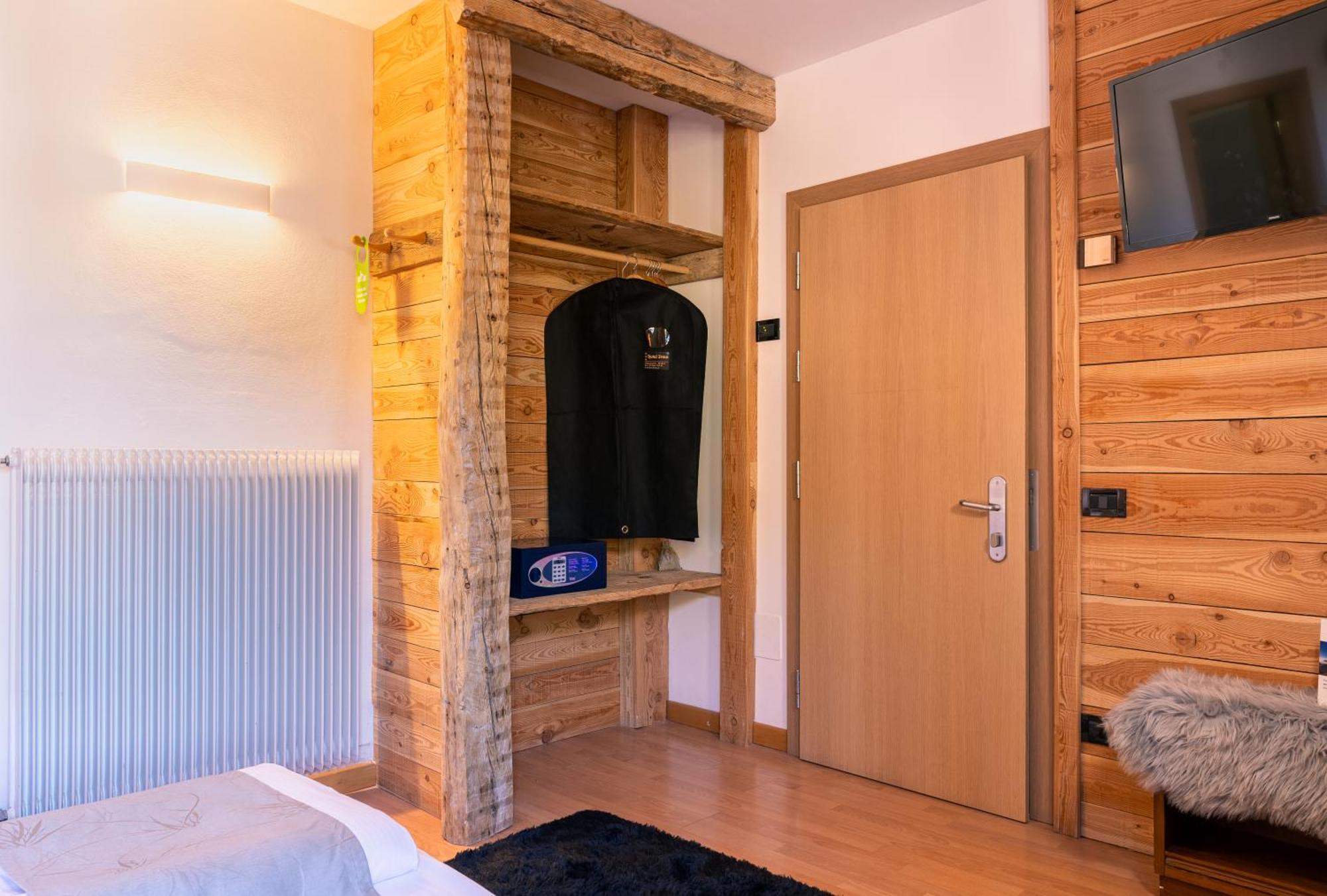 Single Room,1622022695:JPEG