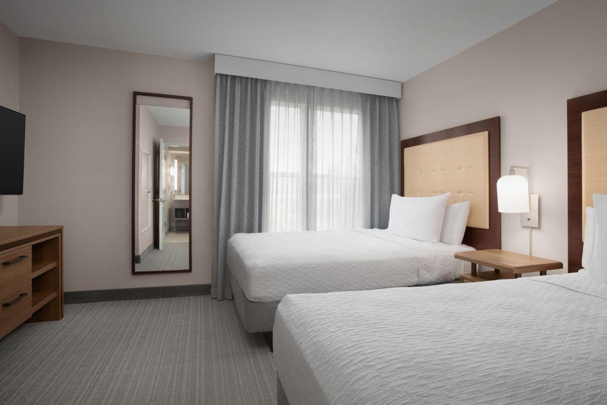 One-Bedroom Suite Two Double Beds Non-Smoking