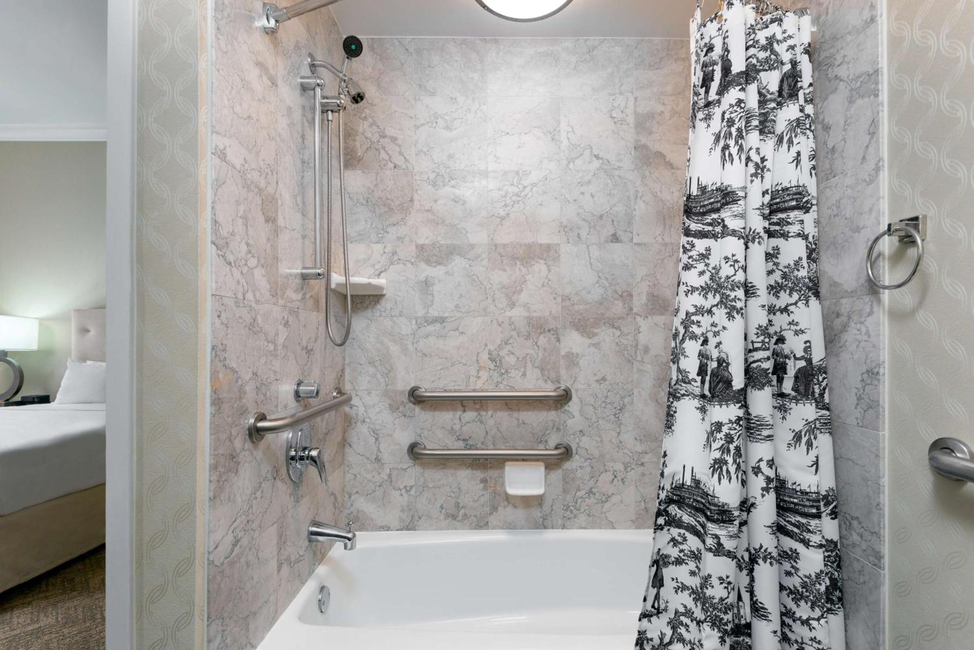 Queen Suite Two Queen Beds Bath Tub Mobility Hearing Access or Non-Smoking,1622024554:JPEG