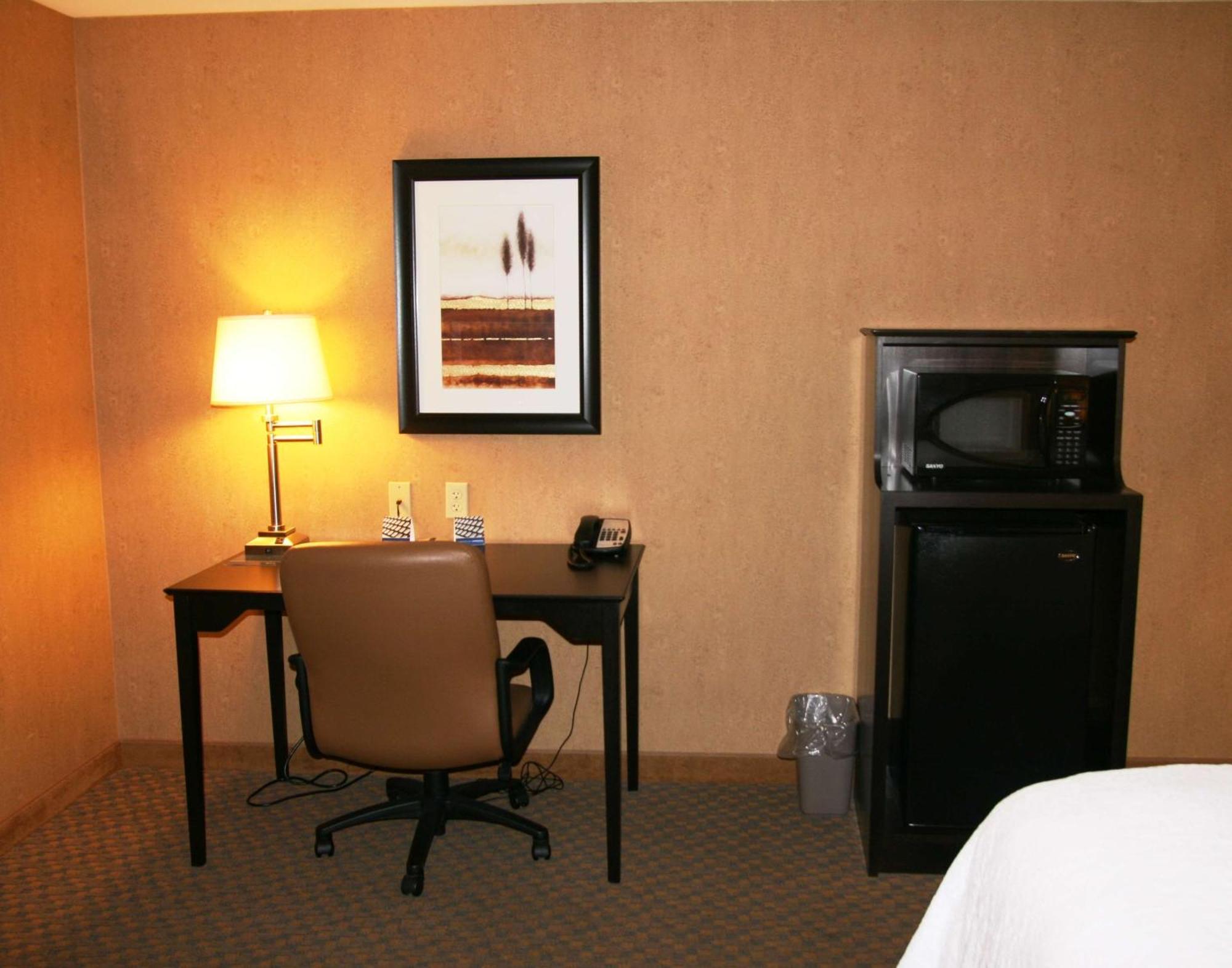 King Room with King Bed - Non-Smoking
