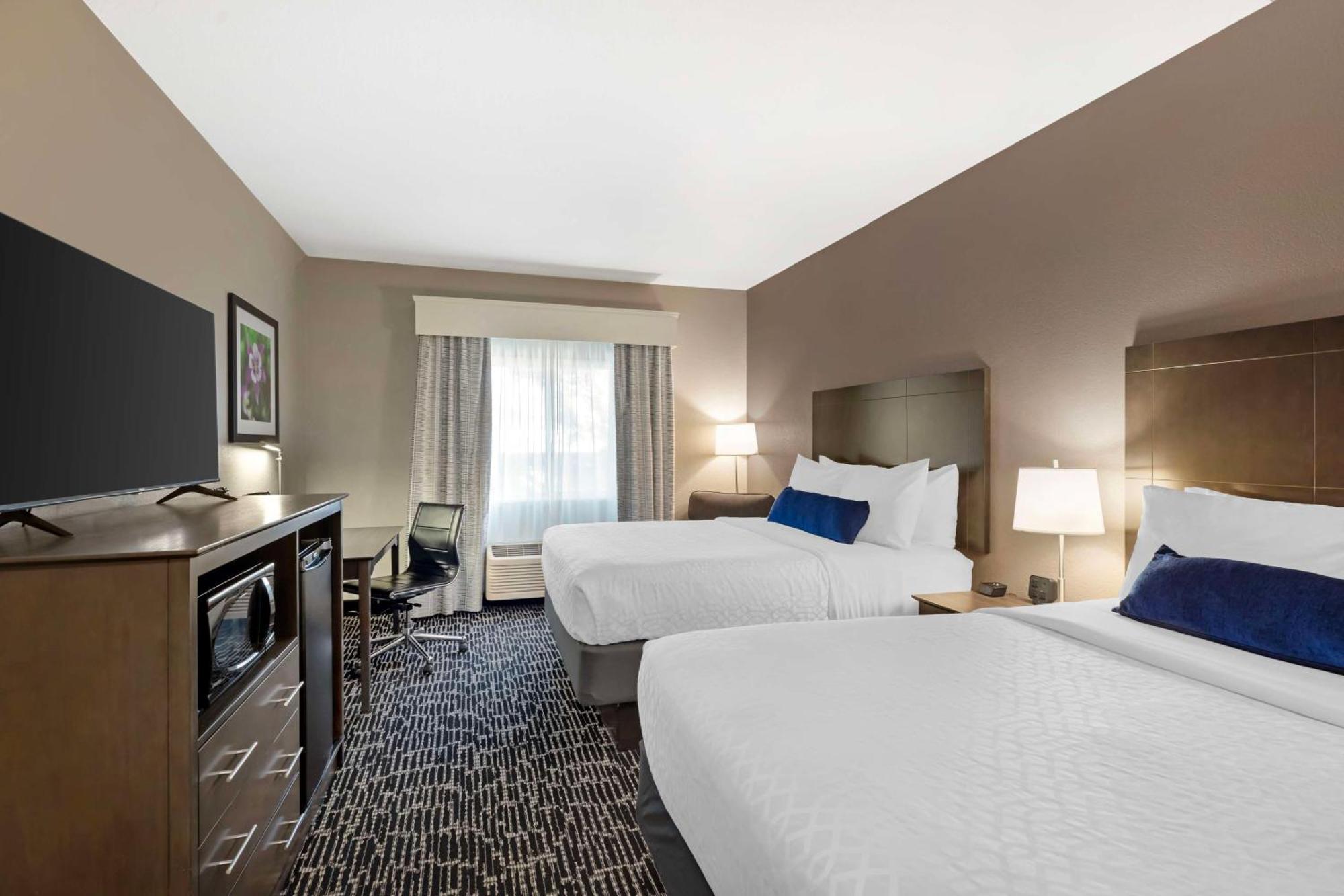 Queen Room with Two Queen Beds and Mobility Accessible Bathtub