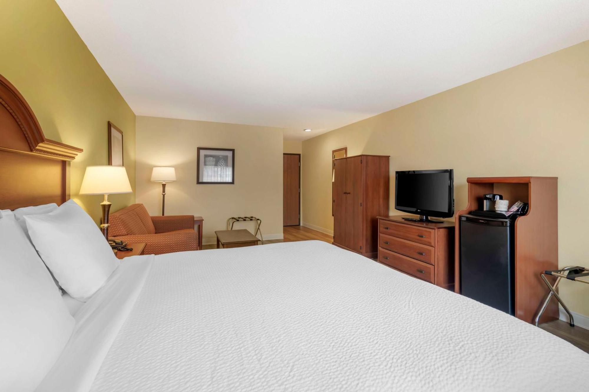 King Room with Sofa Bed - Non-Smoking