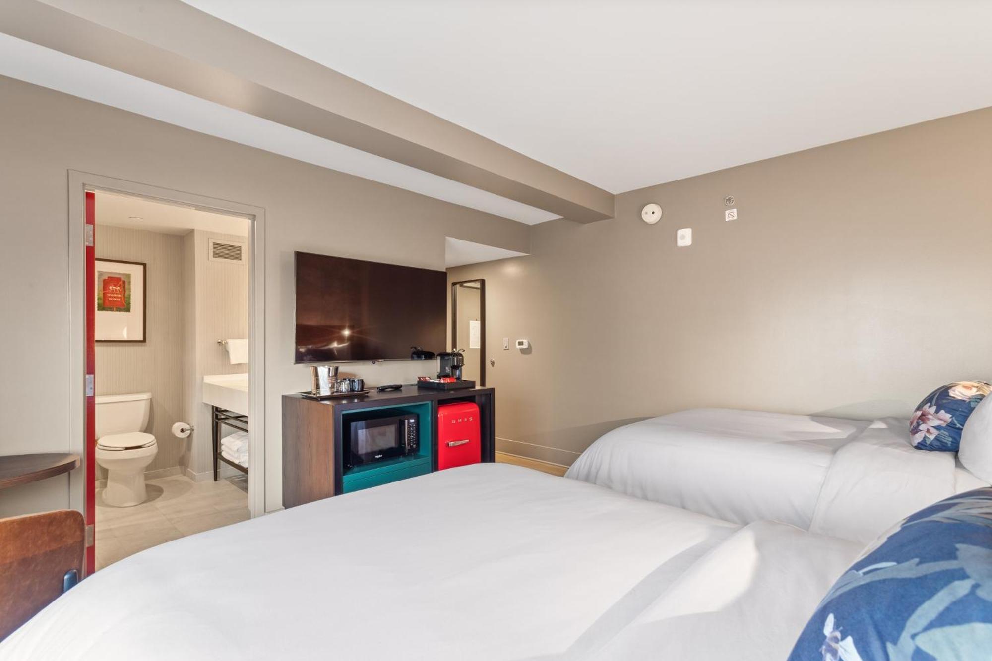 Standard Queen Room Mobility Accessible Roll Shower