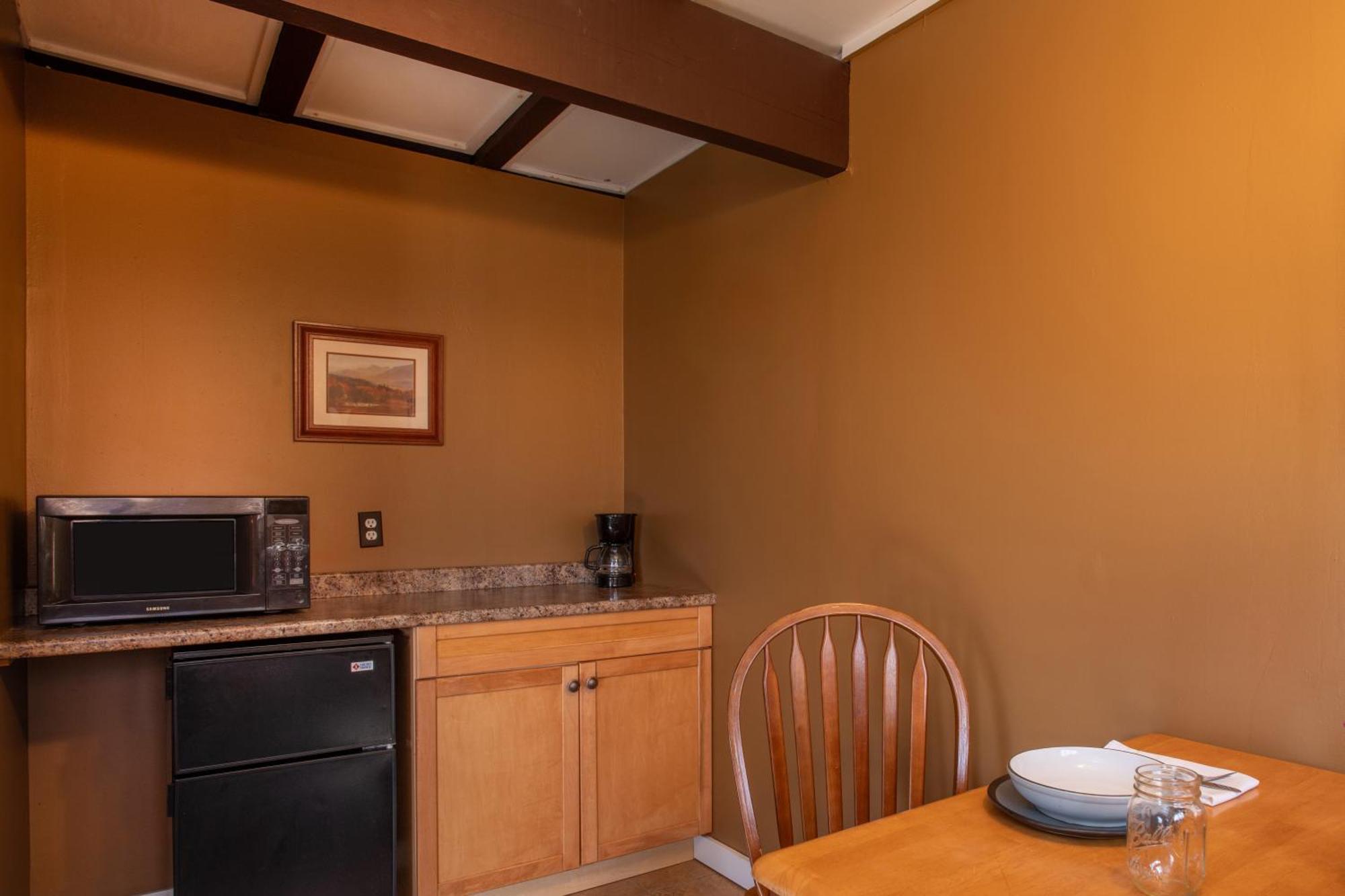 Deluxe Suite with Queen Bedroom and Sleeper Sofa in Living Room