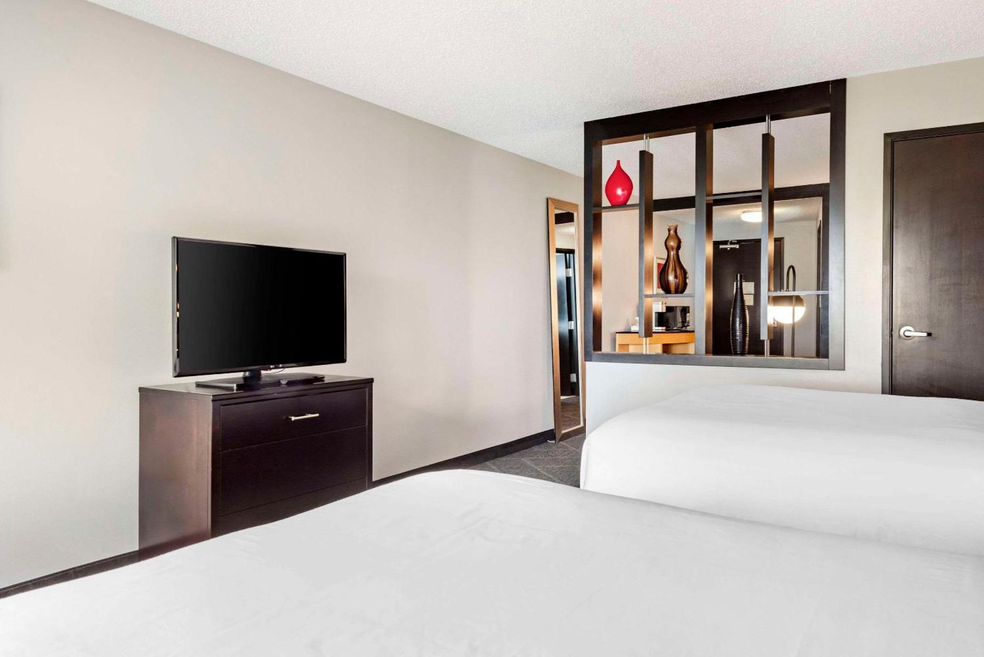 Queen Suite Two Queen Beds Non-Smoking