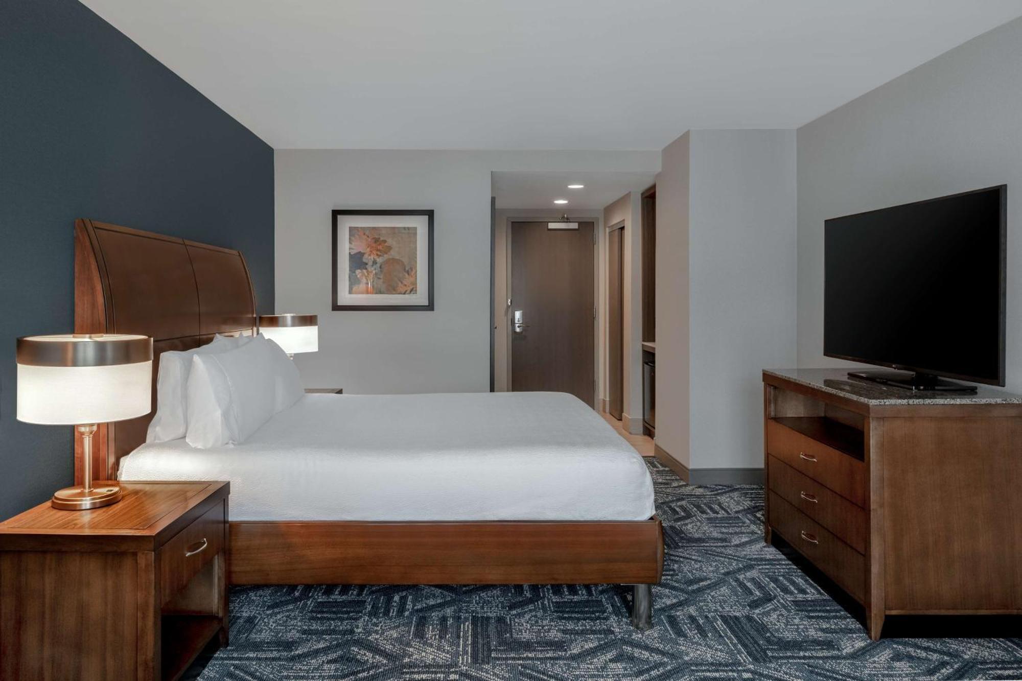 King Room Lake View,1622094811:JPEG