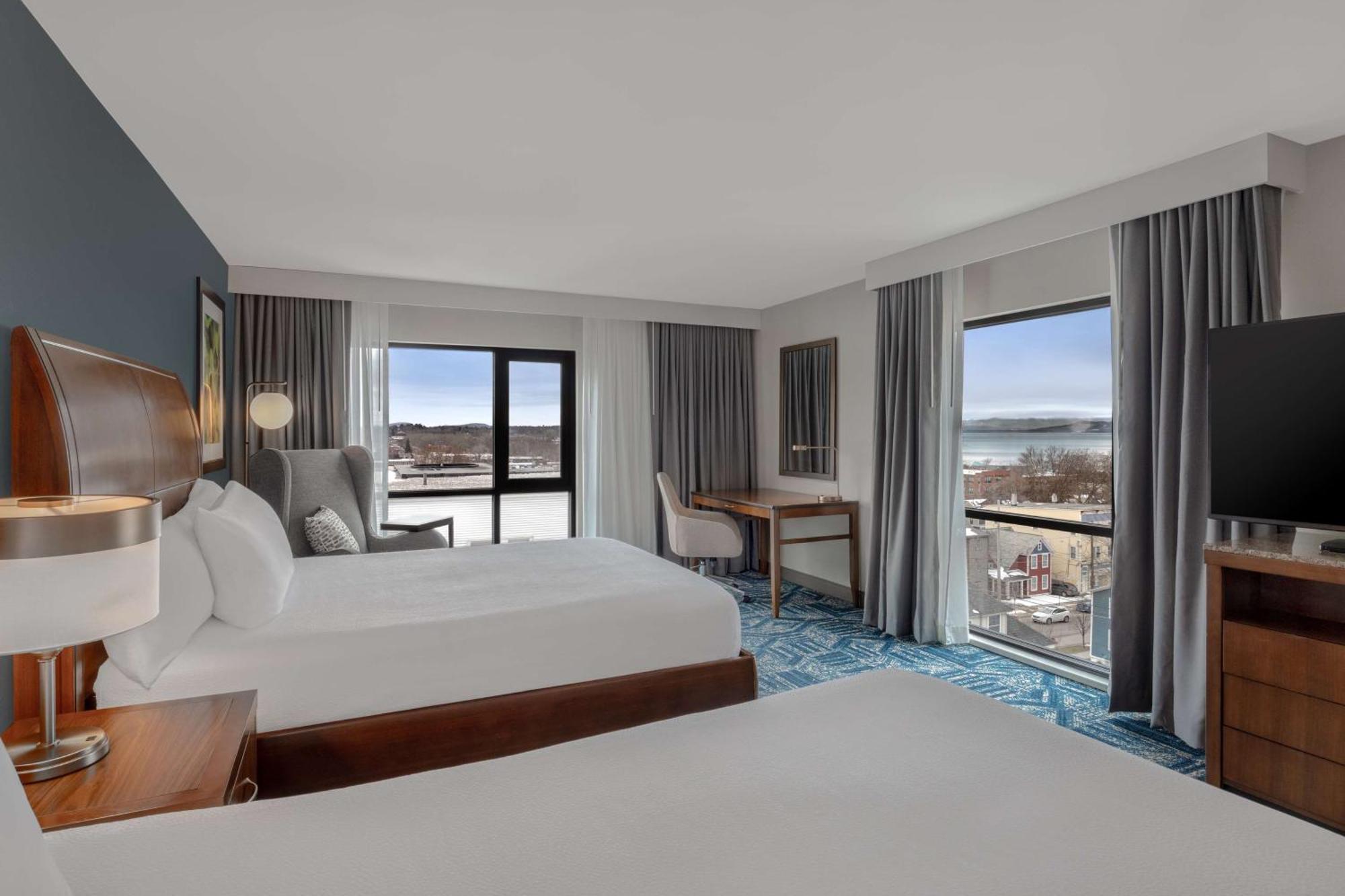 Queen Room Two Queen Beds Lake View