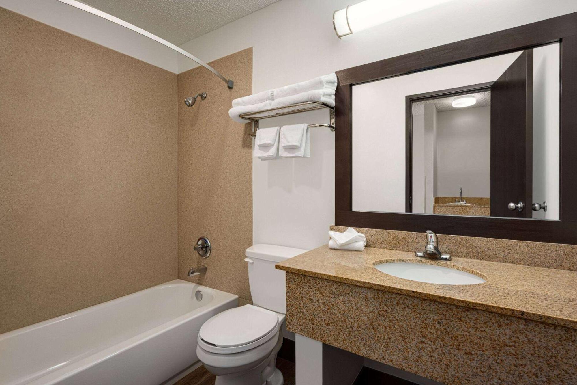 Studio Suite with 1 King Bed and 2 Twin Beds, Non-Smoking