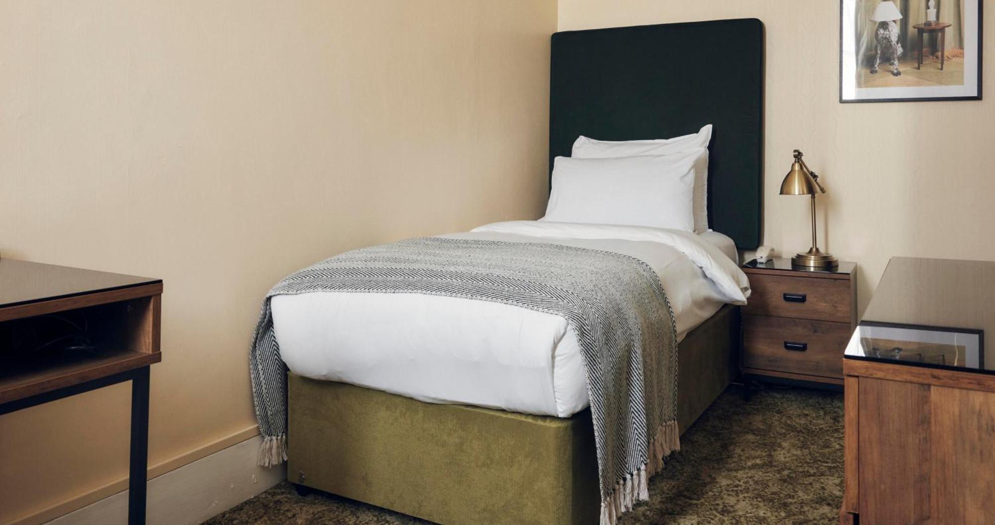 Single Room,1765970826:JPEG