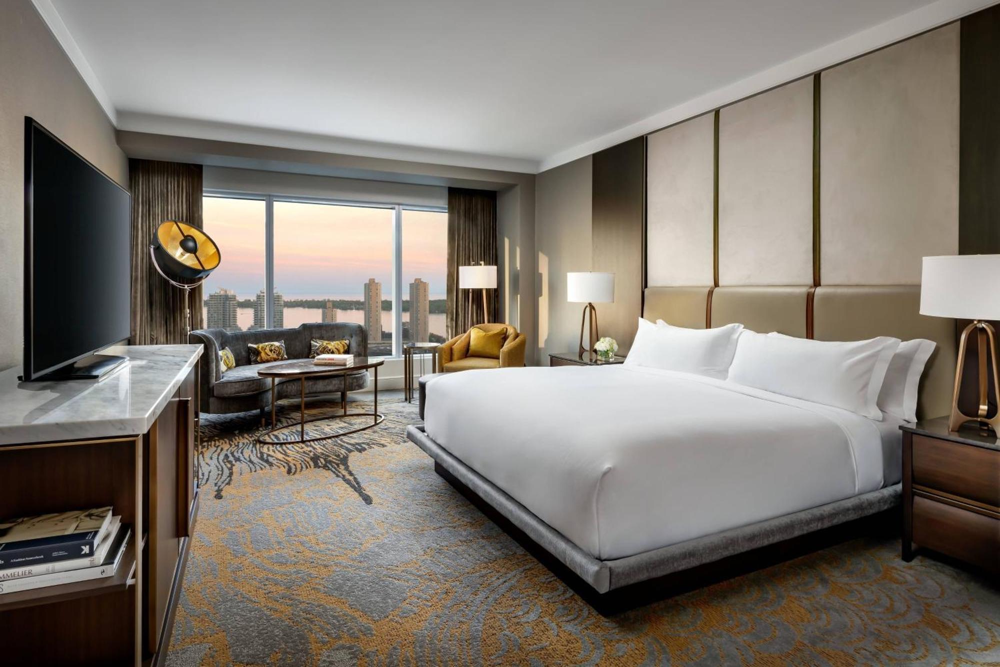 Club Lounge Access City View Room 1 King bed
