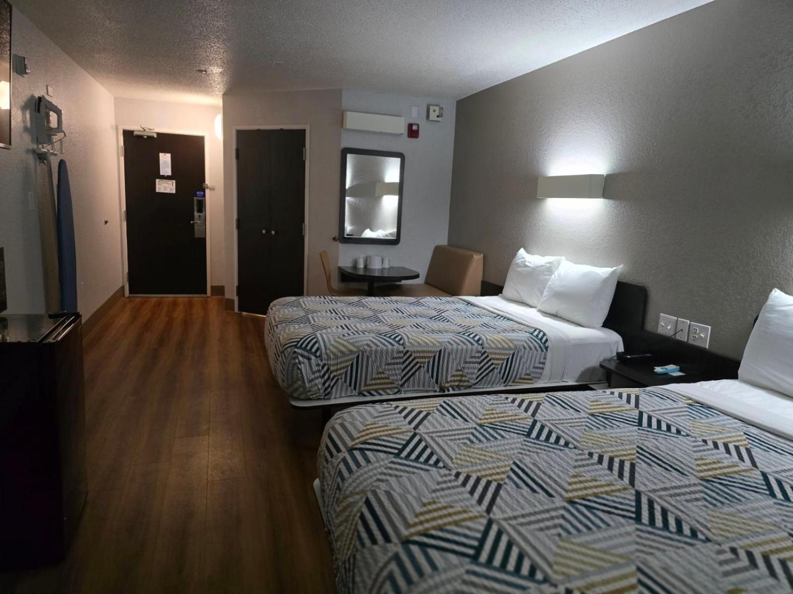 1 Full Bed | ADA or RI Shower or Premium or Micfridge