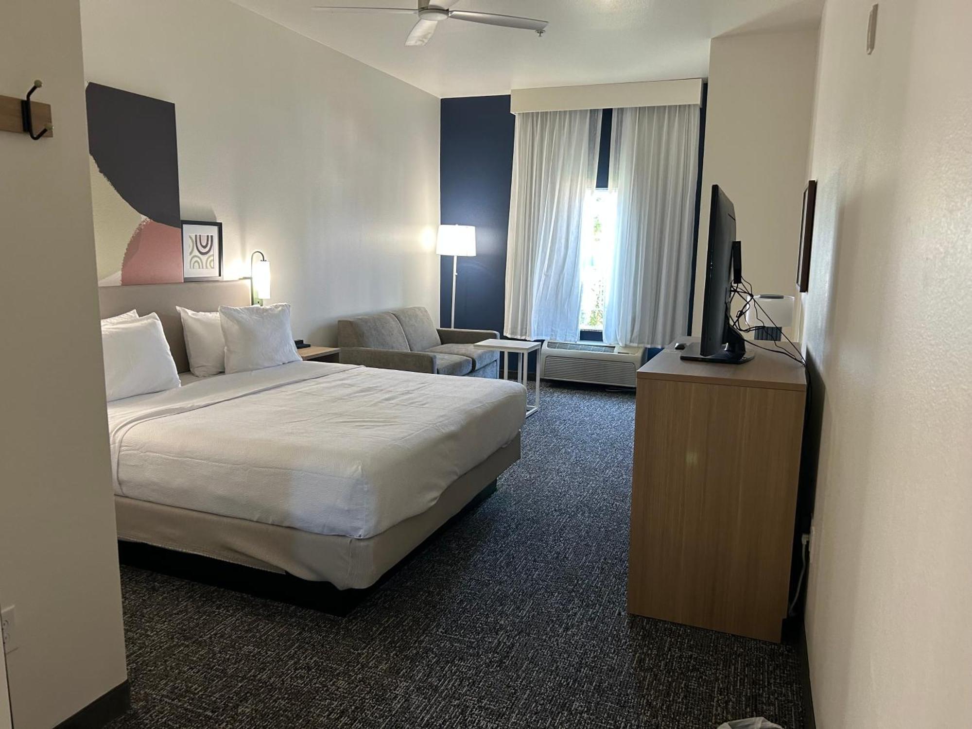 King Room with Sofa Bed - Non-Smoking