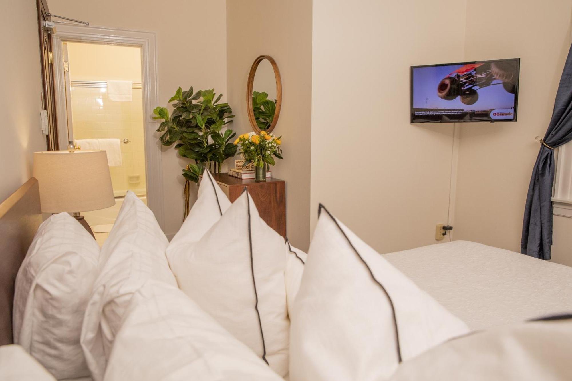 Standard King Room