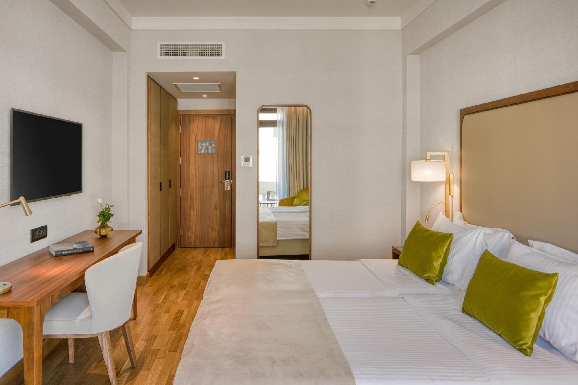 Premium Double or Twin Room Side Sea View