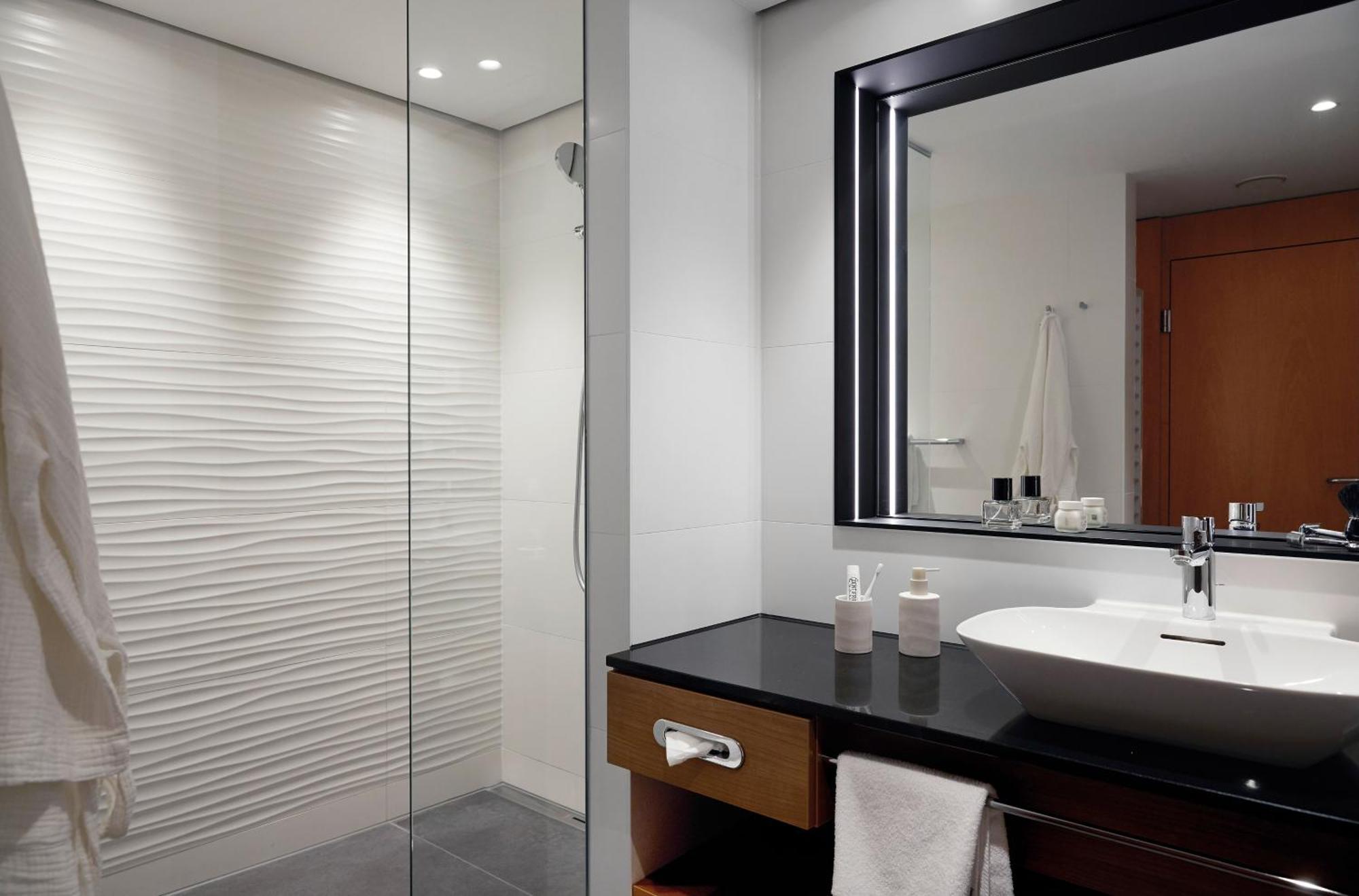 Executive King Studio Kitchenette