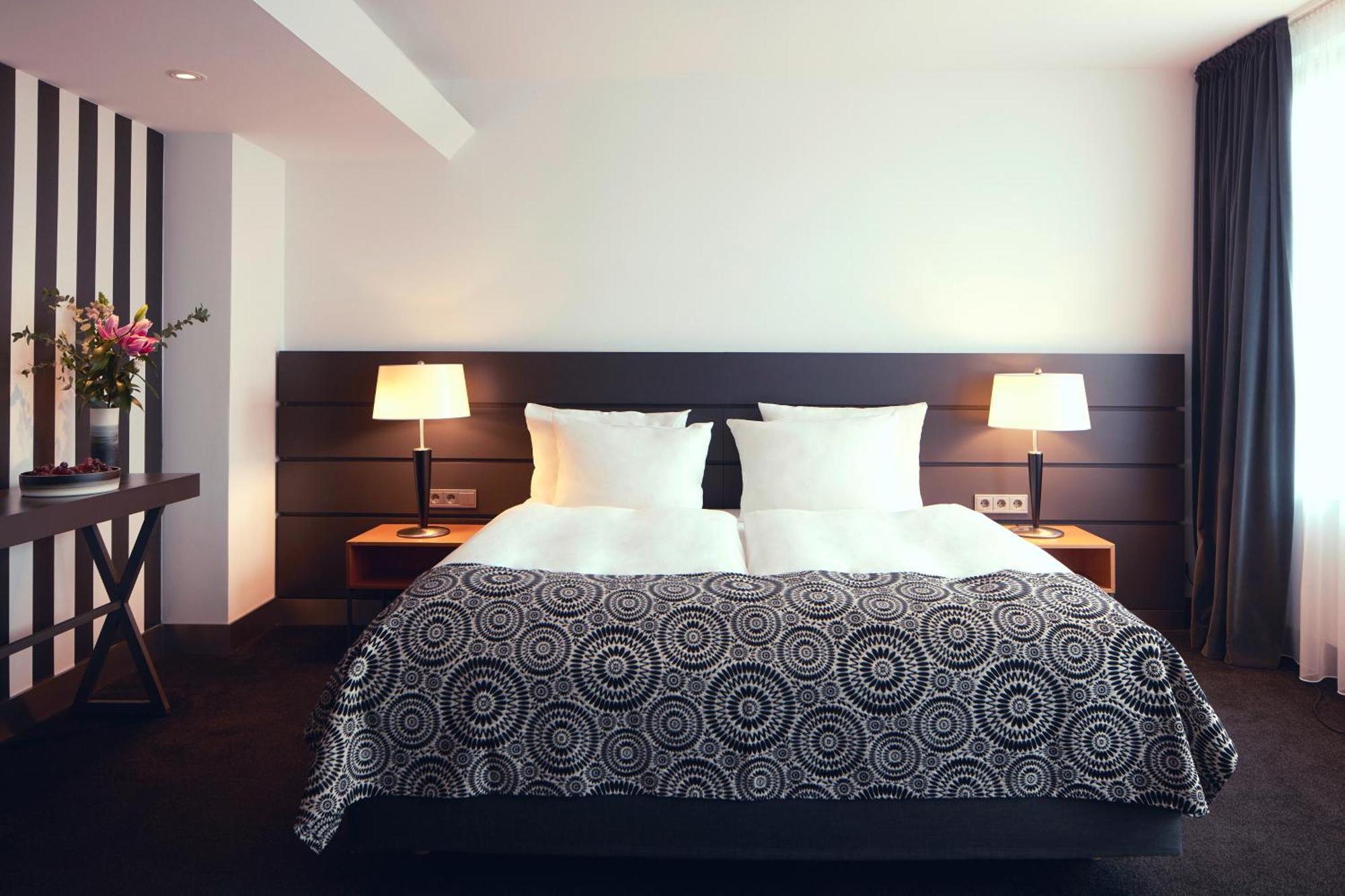 Executive King Studio with Kitchenette,1623646626:JPEG