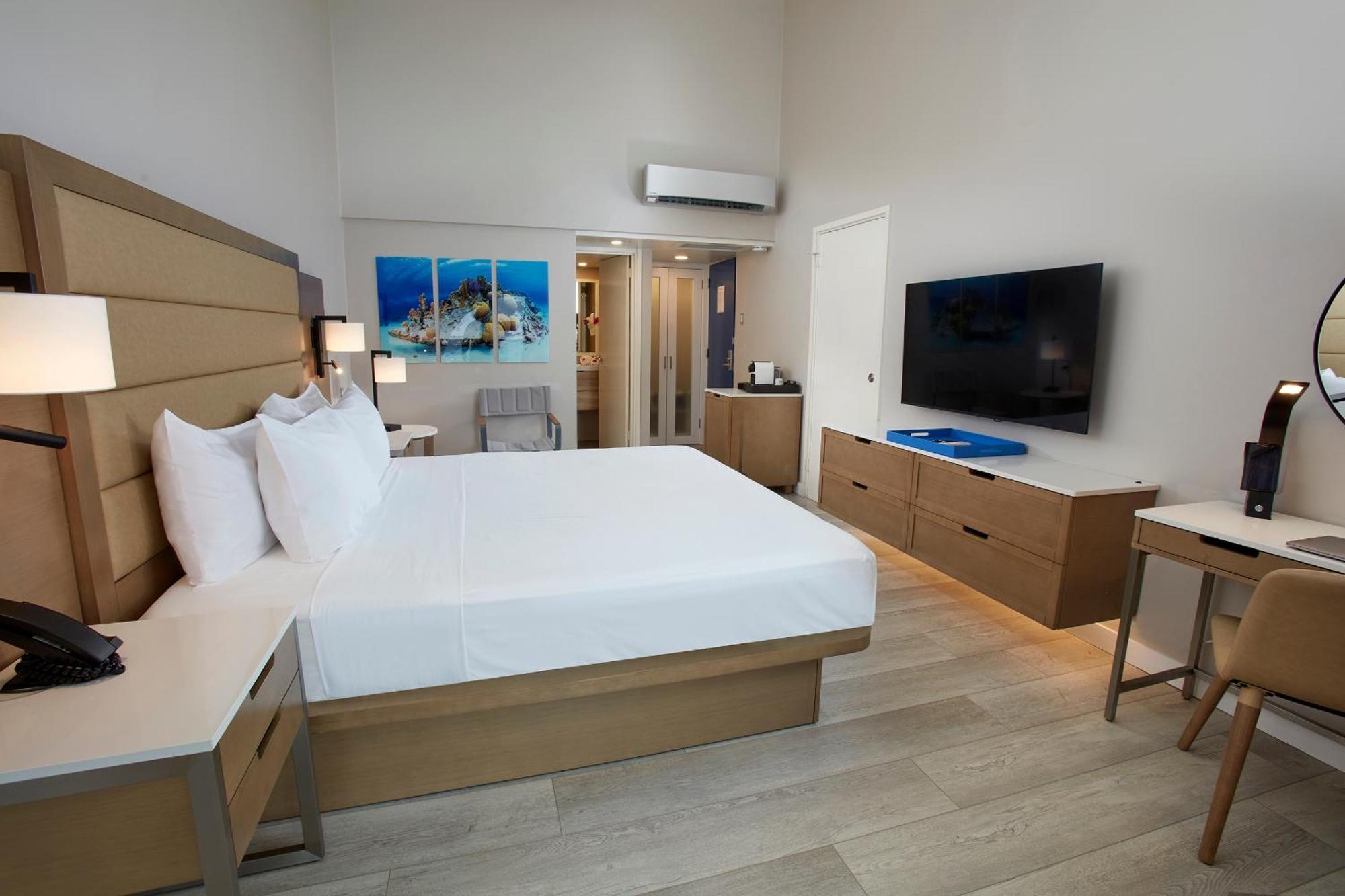 Deluxe Ocean Front Guest Room