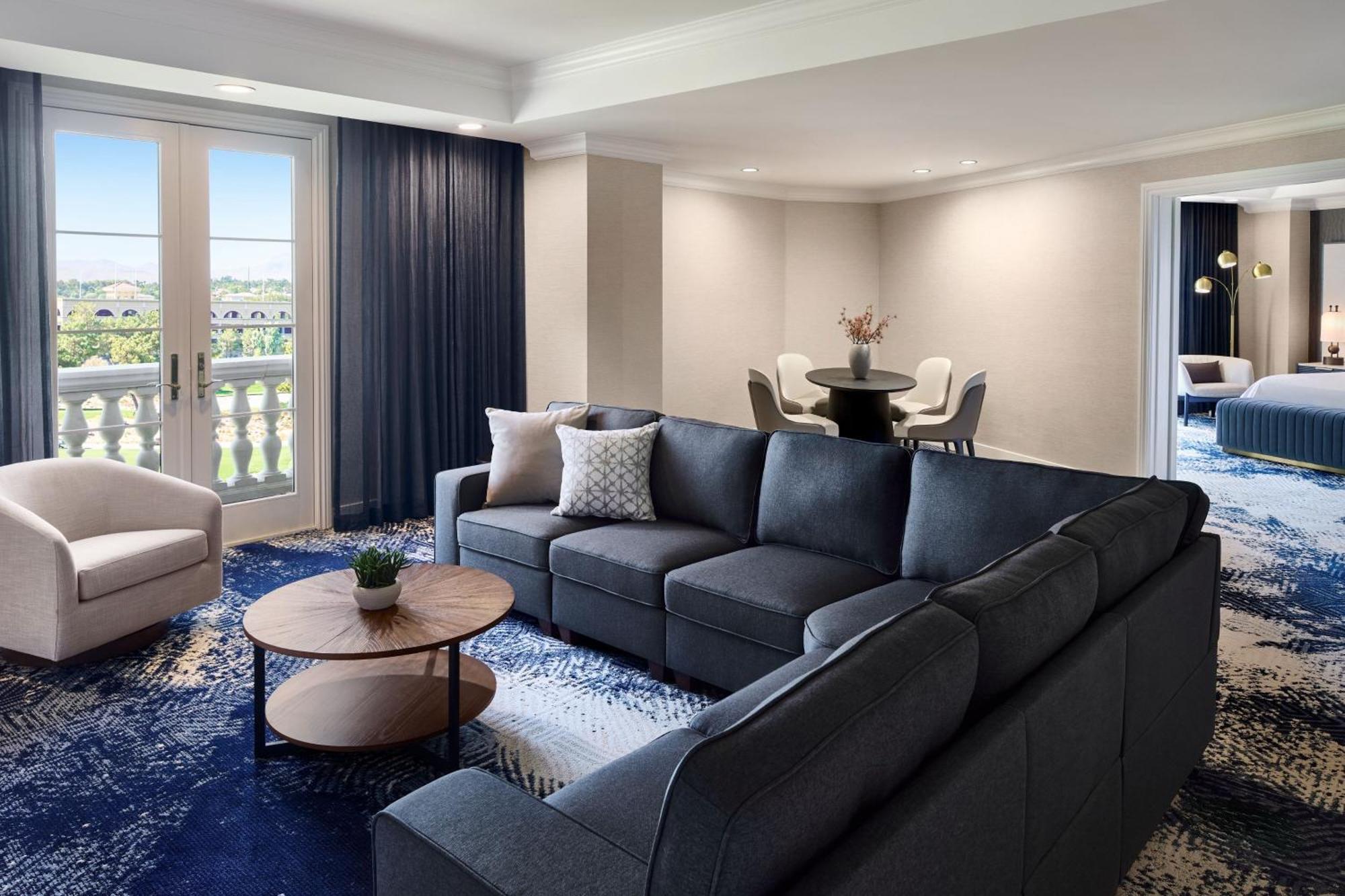 One-Bedroom King Suite Scenic View