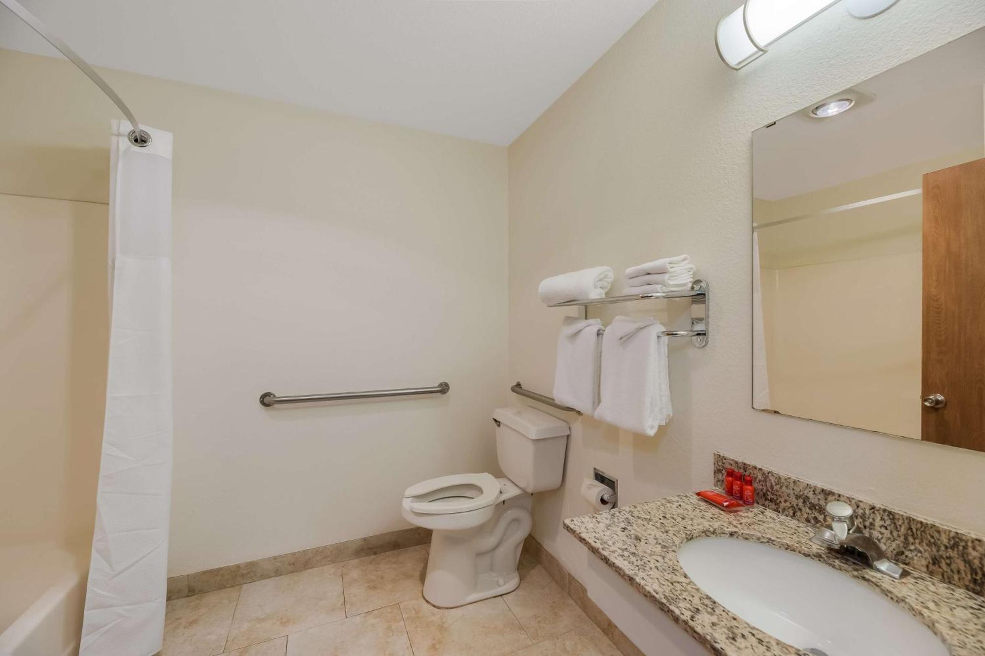 Queen Room Bath Tub Mobility Access