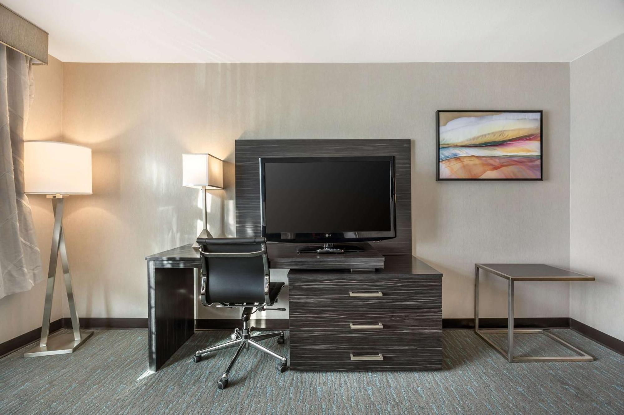 Queen Suite two Queen Beds One Sofa Bed Non-Smoking