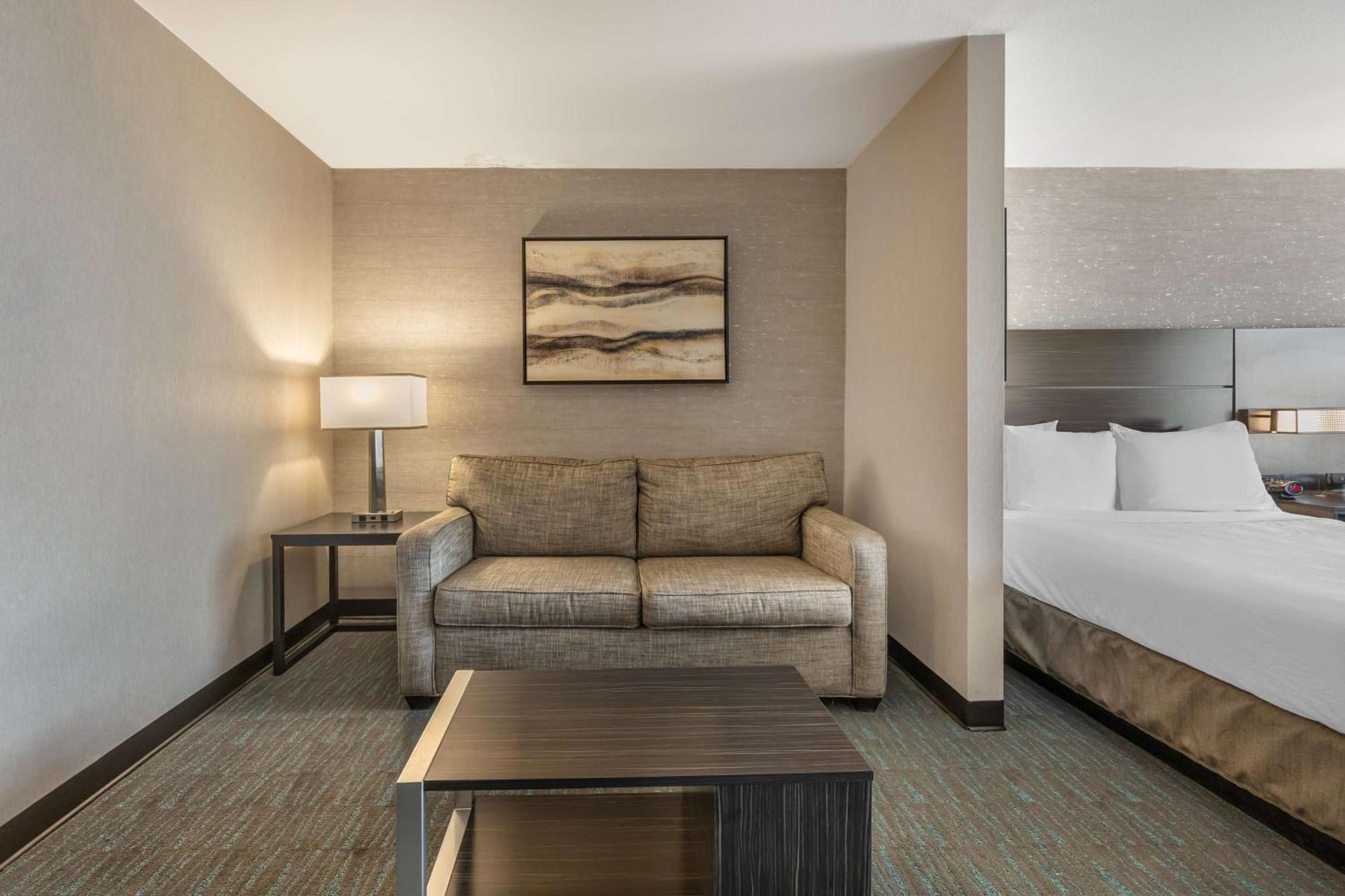 Queen Suite two Queen Beds One Sofa Bed Non-Smoking
