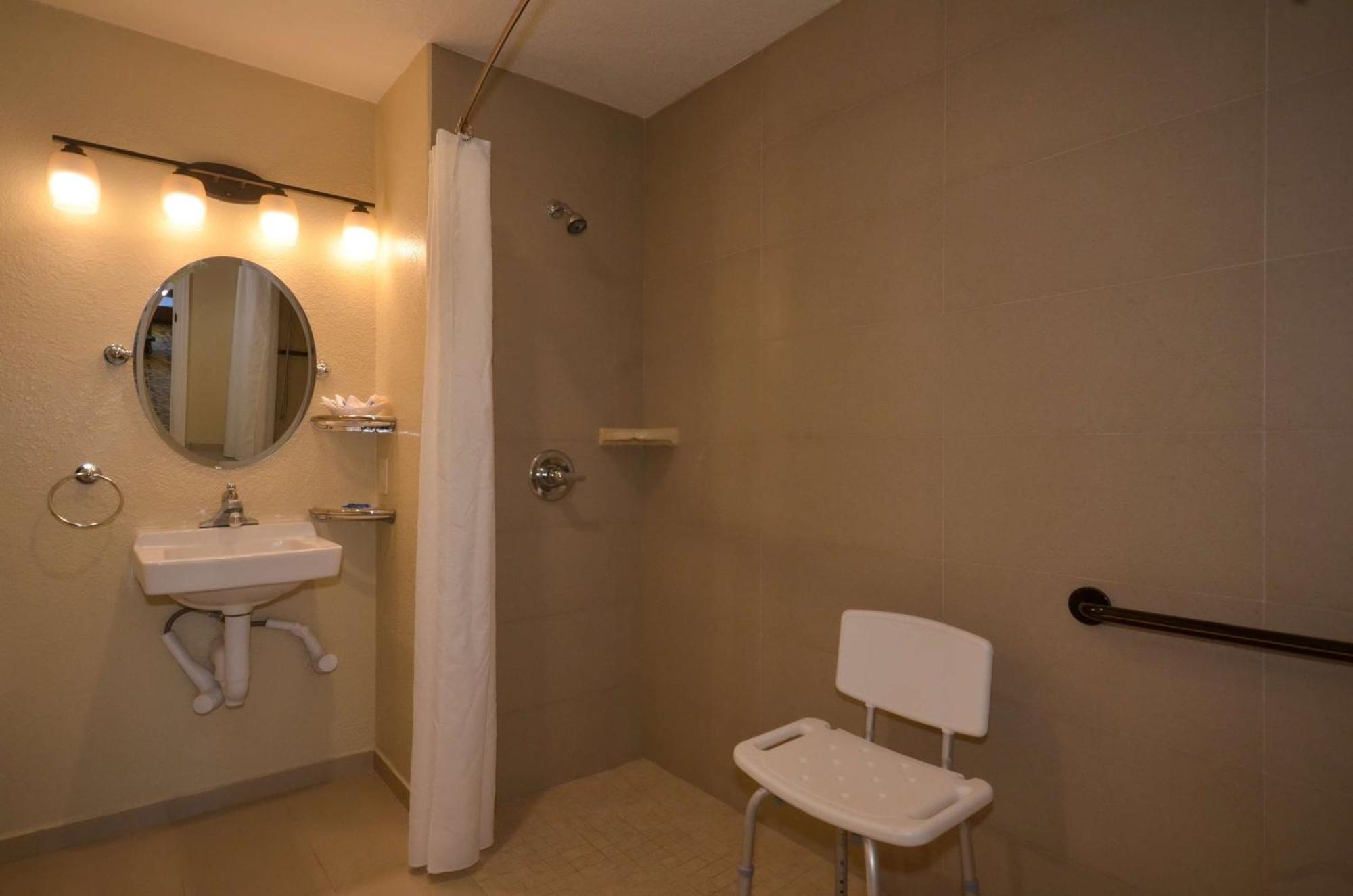 Queen Room-Disability Access