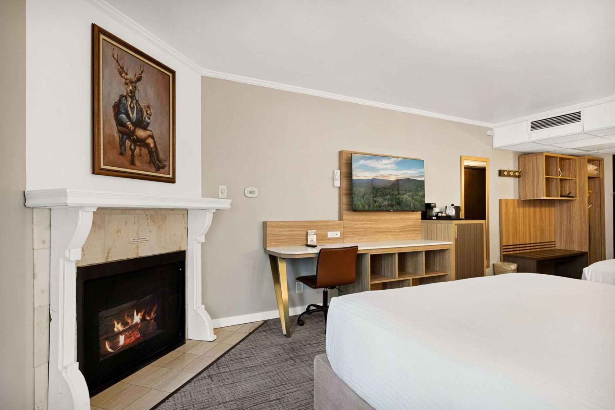 Queen Room Two Queen Beds Bath Tub Disability Access or Non-Smoking,1623662296:JPEG