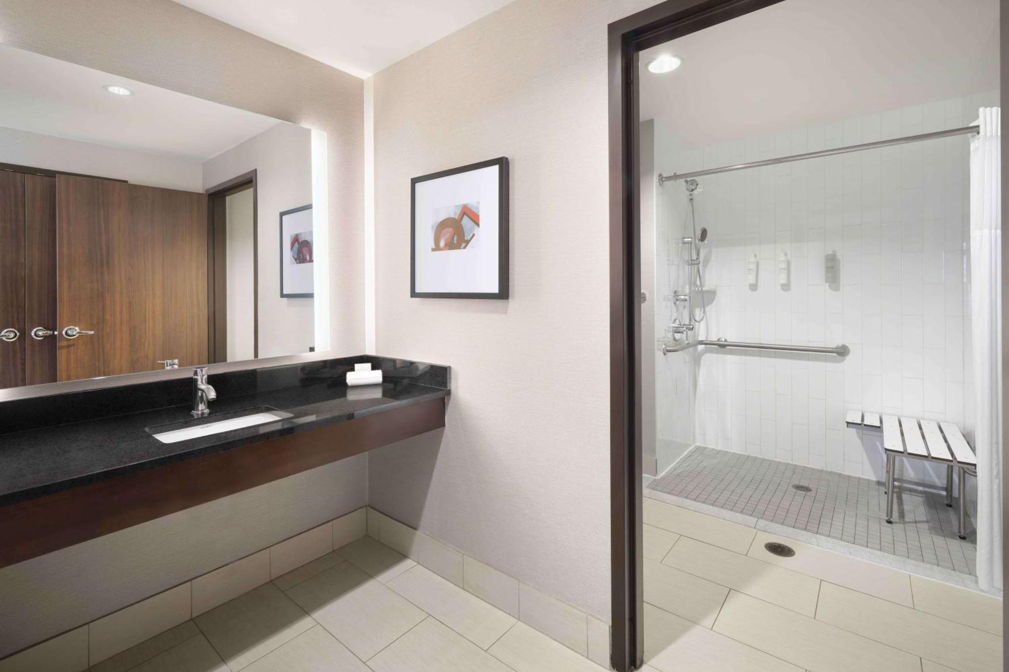 King Studio Roll Shower