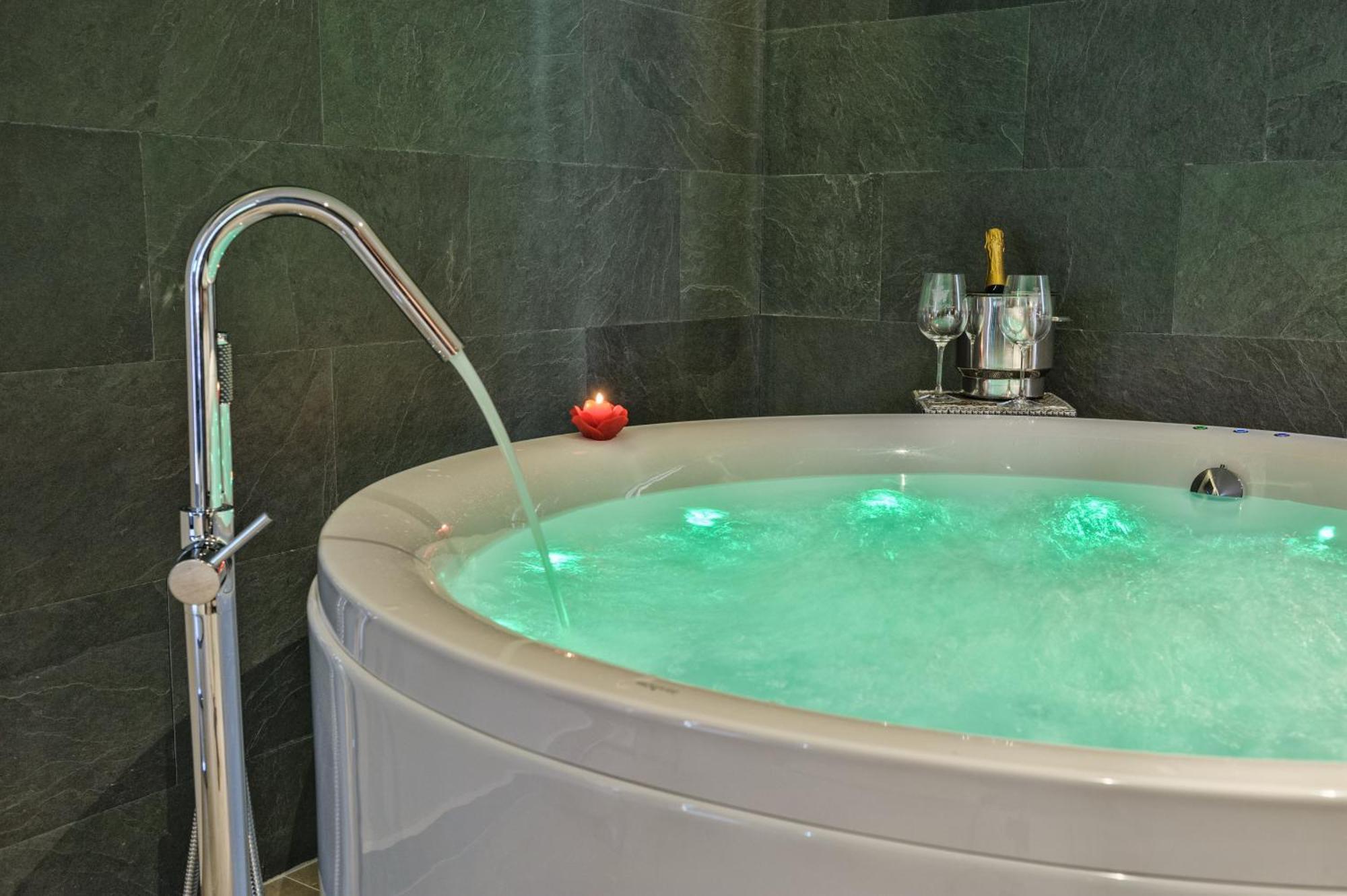 Suite Spa Bath