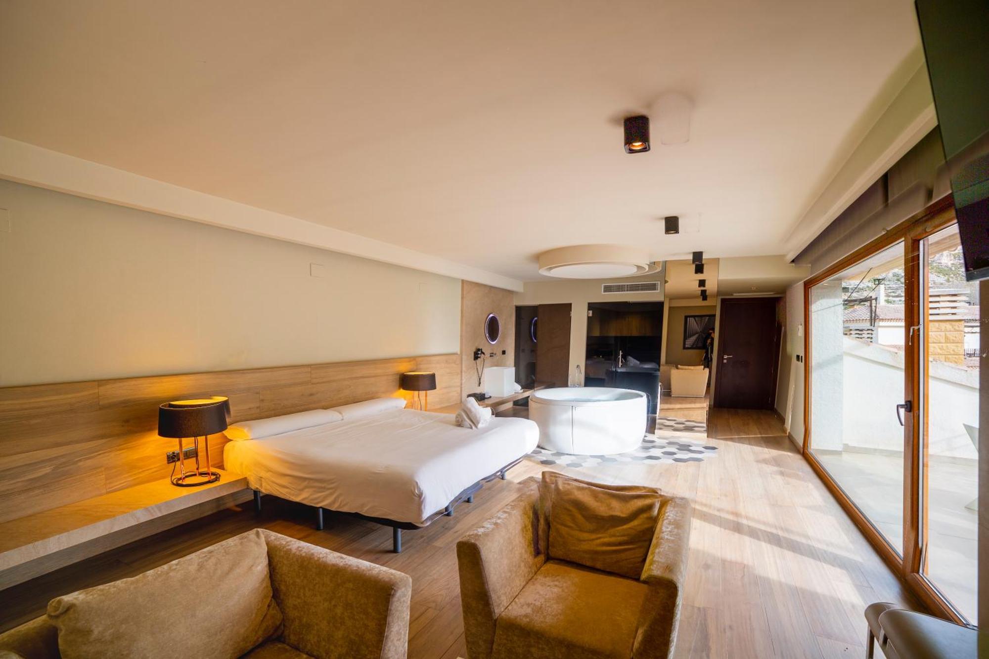 Deluxe Suite Spa Bath