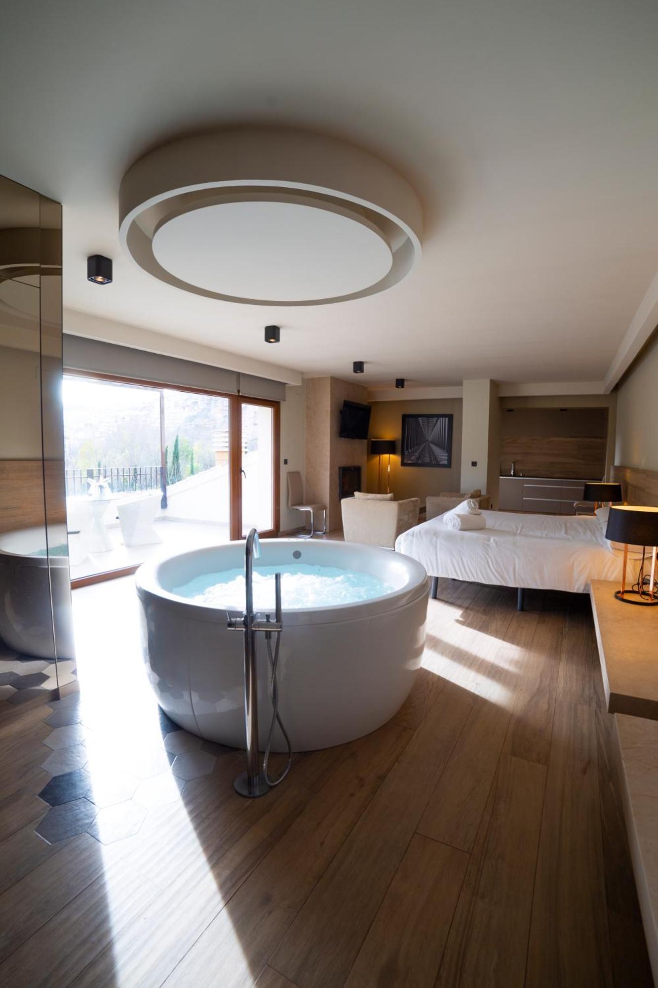 Deluxe Suite Spa Bath