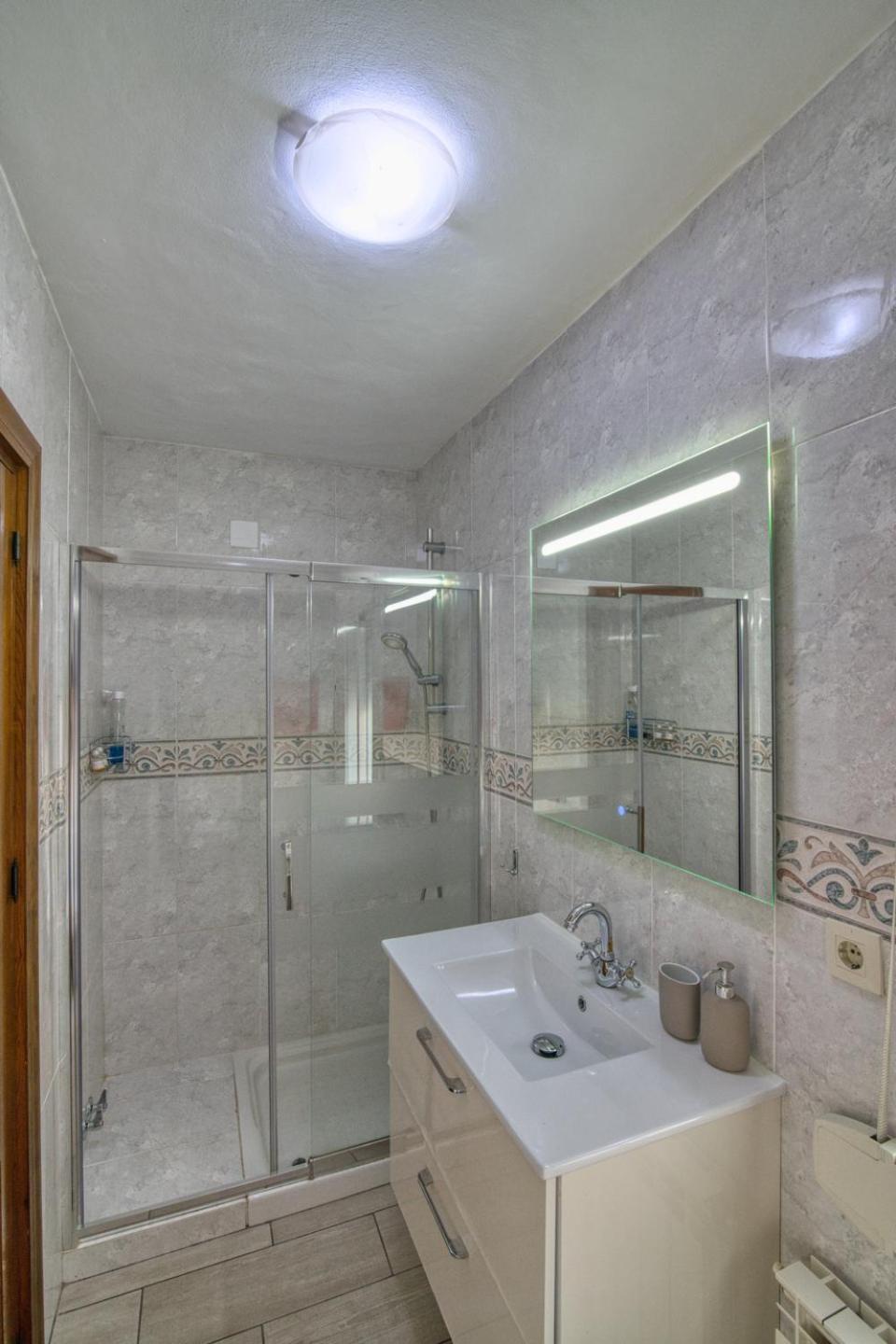 Double Room Private Bathroom