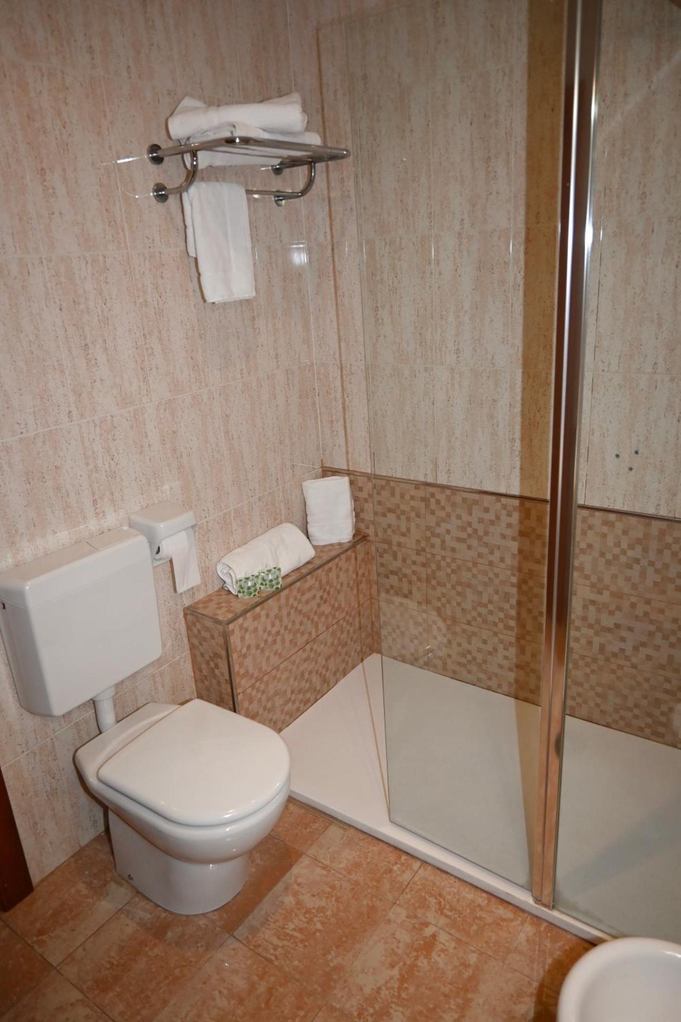 Twin Room,1623685088:JPEG
