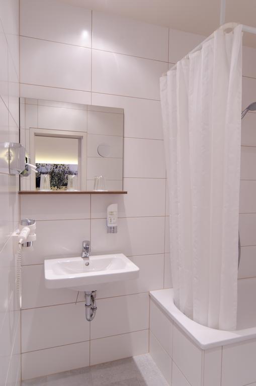Triple Room,690367359:JPEG
