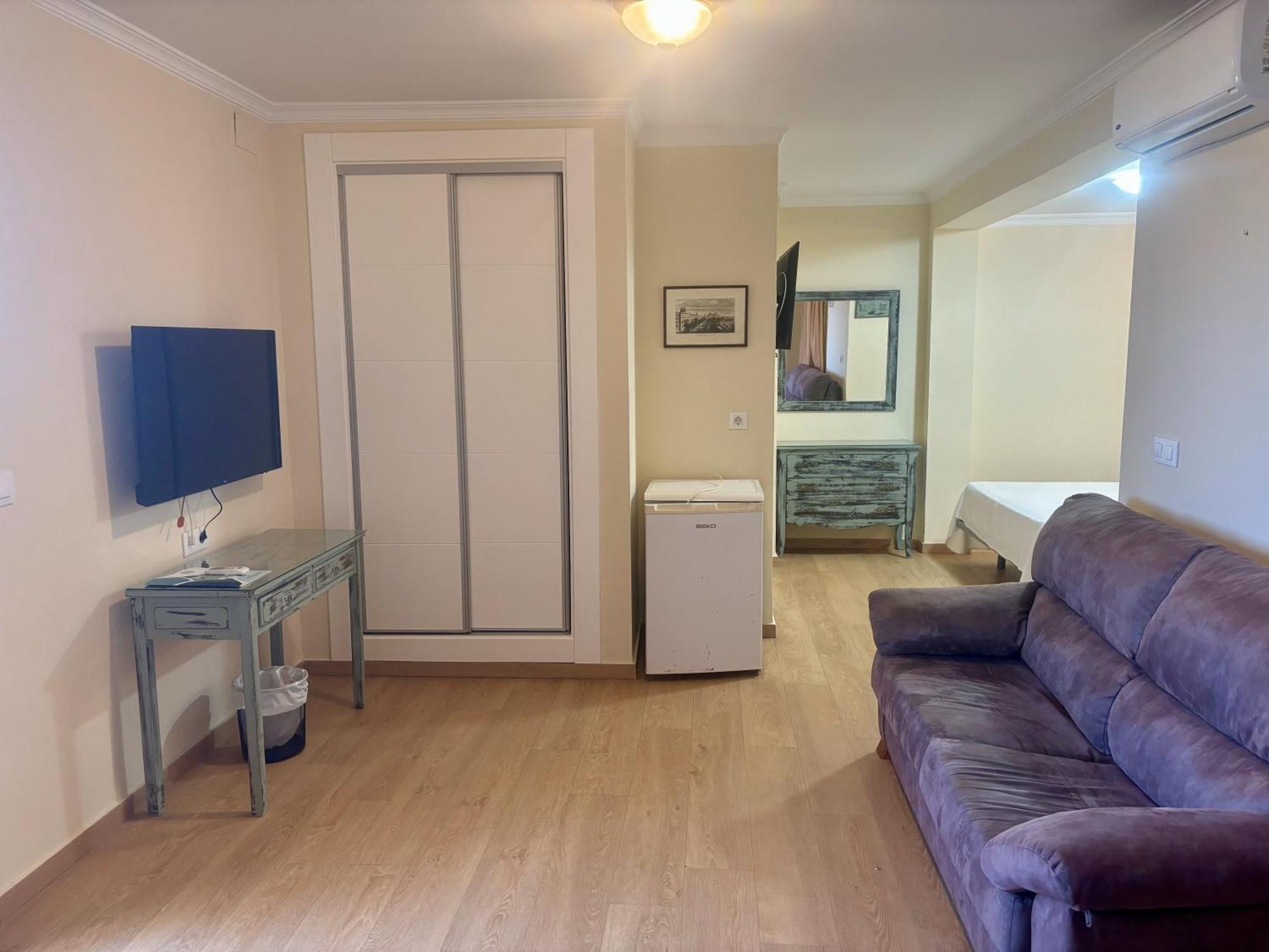 Triple Room,1624317737:JPEG