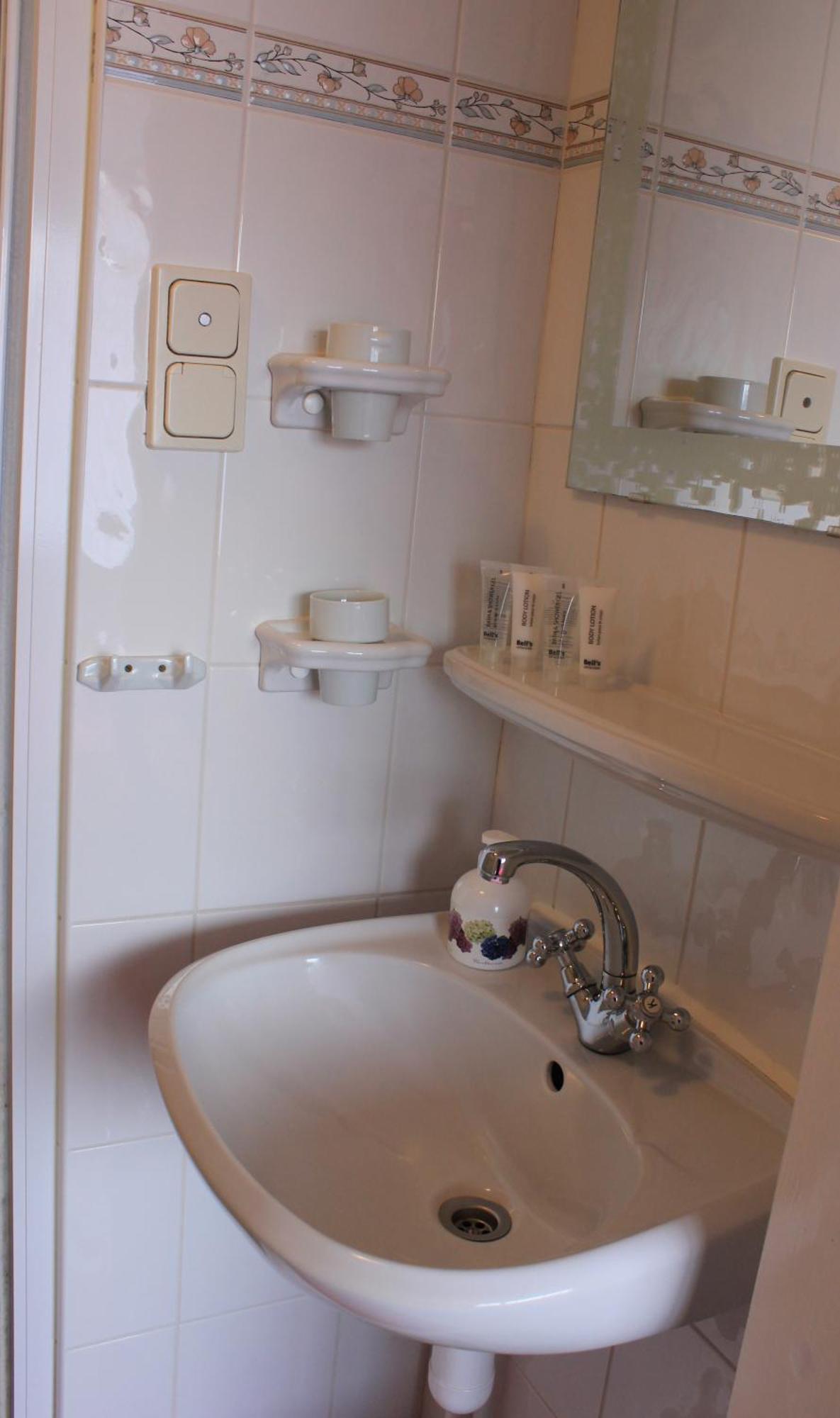 Double Room,1624325510:JPEG